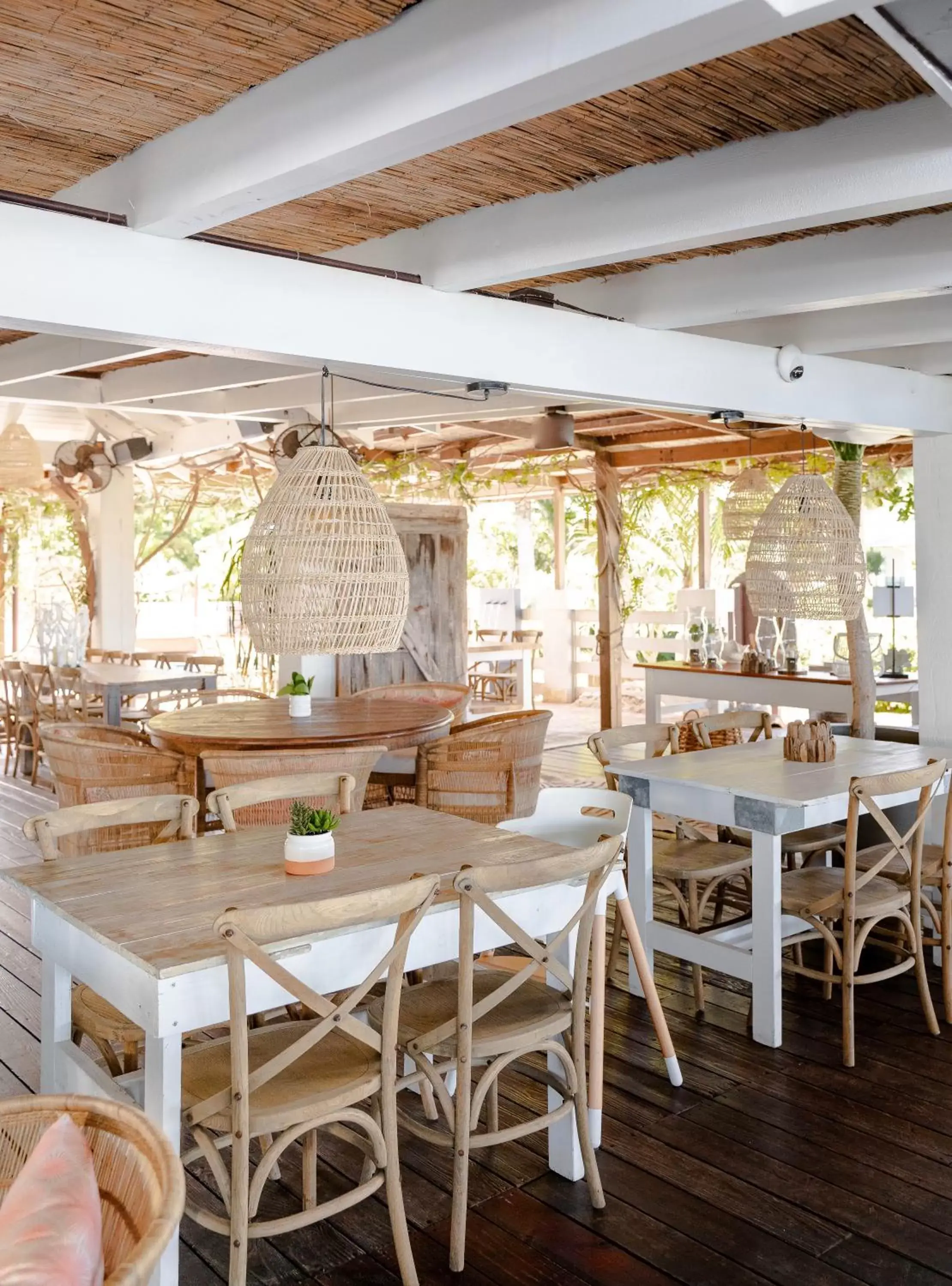 Restaurant/Places to Eat in Villa Montaña Beach Resort