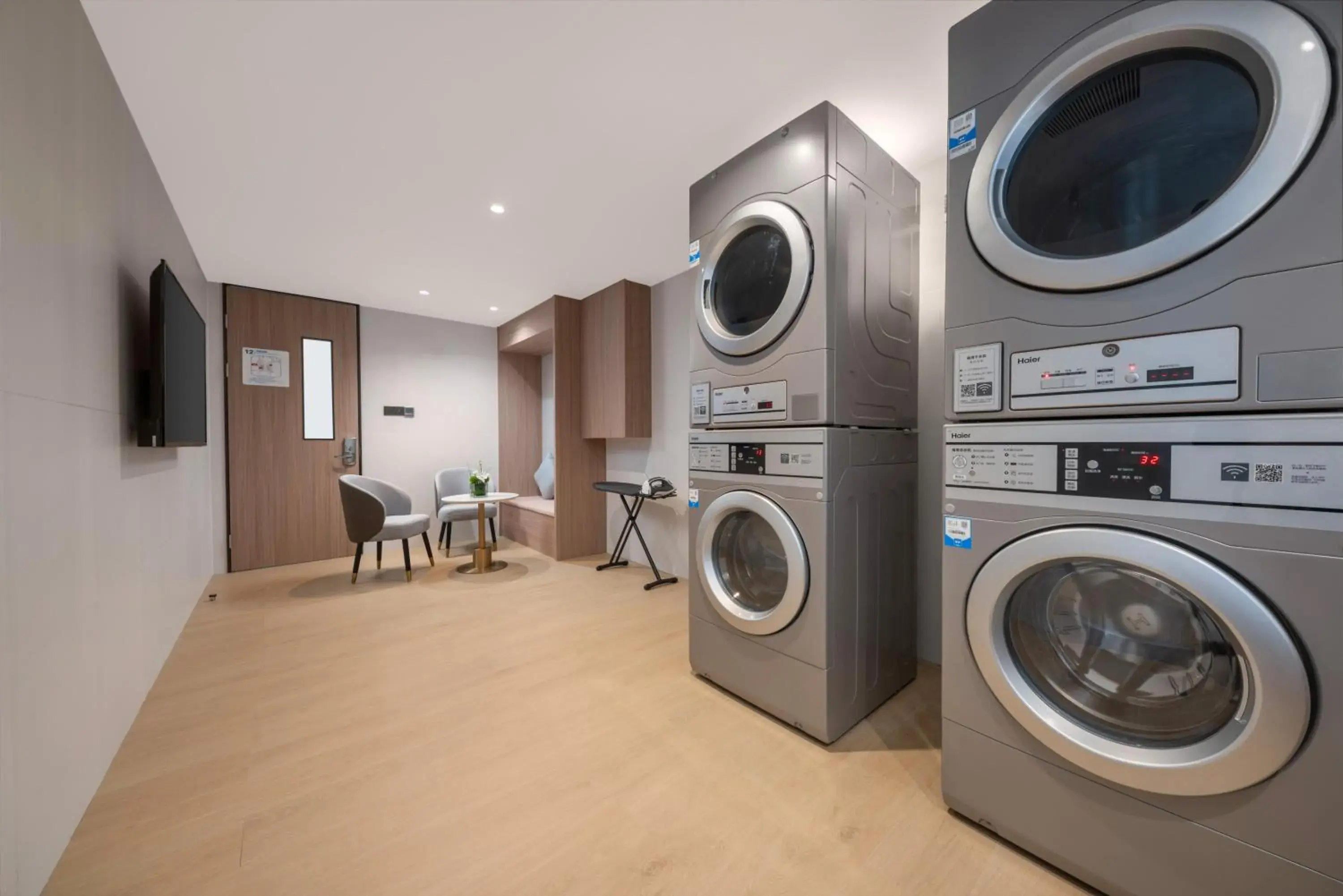 washing machine, Kitchen/Kitchenette in Holiday Inn Express Shantou Chenghai