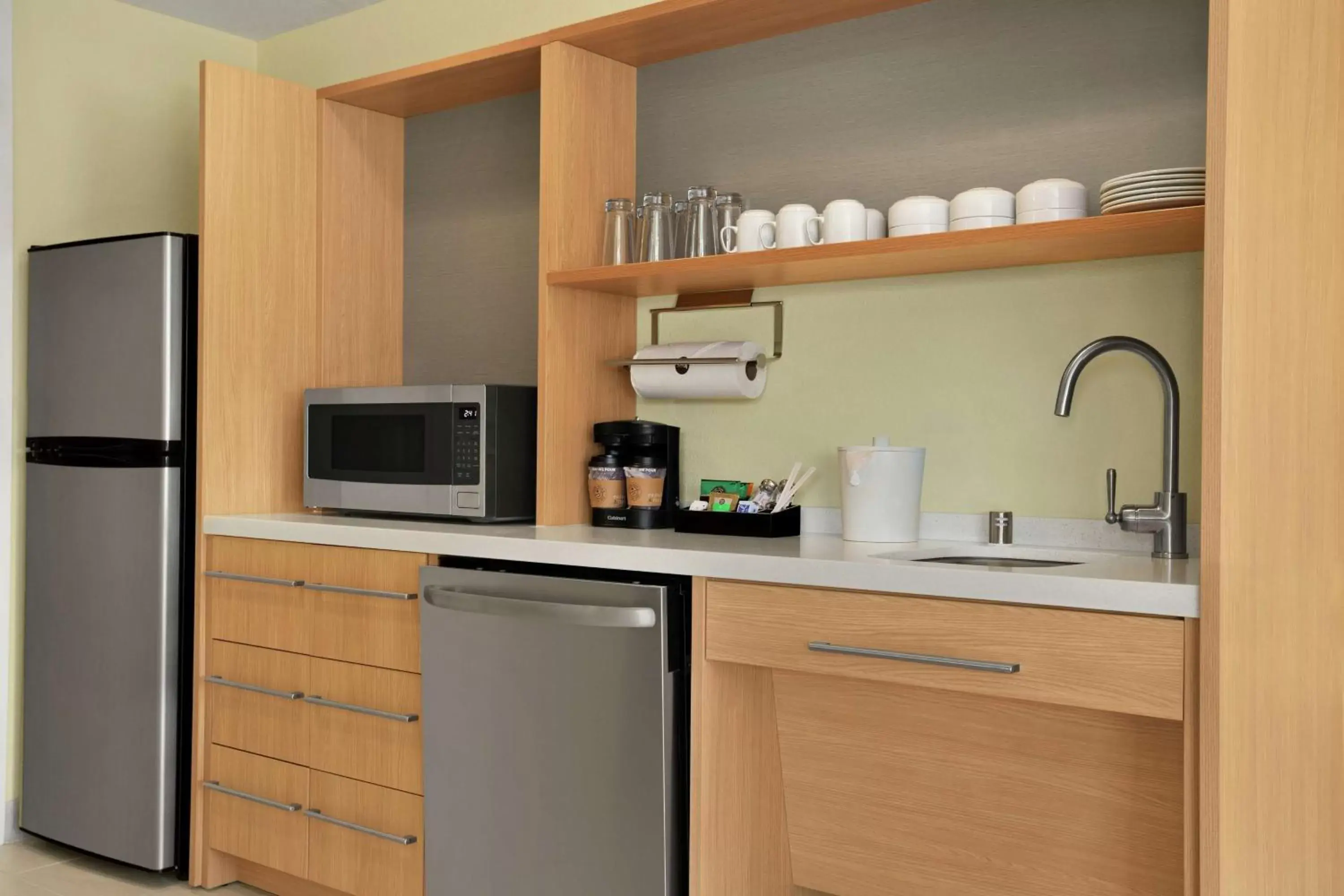 Kitchen or kitchenette, Kitchen/Kitchenette in Home2 Suites By Hilton Elko