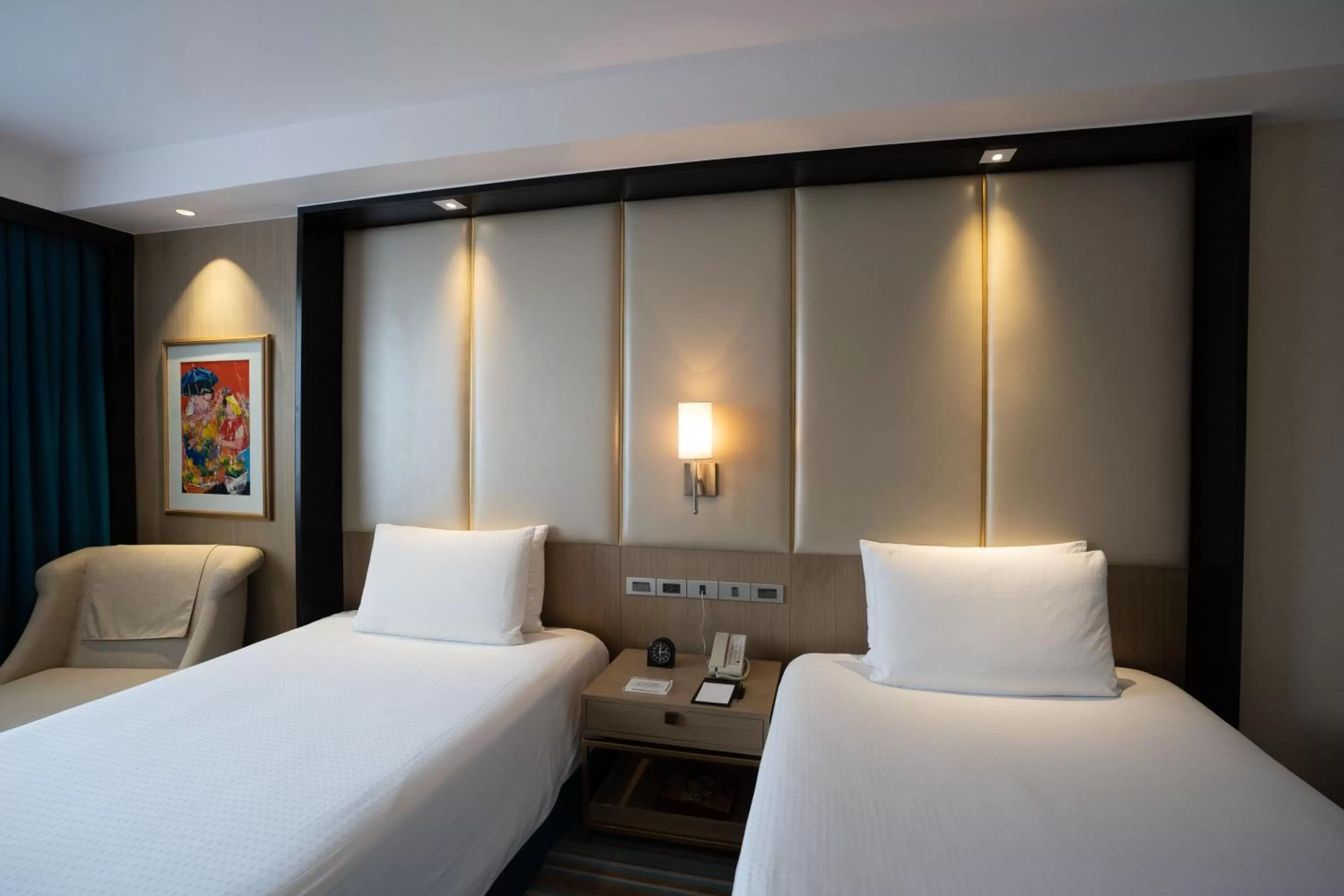 Bed in Marco Polo Plaza Cebu