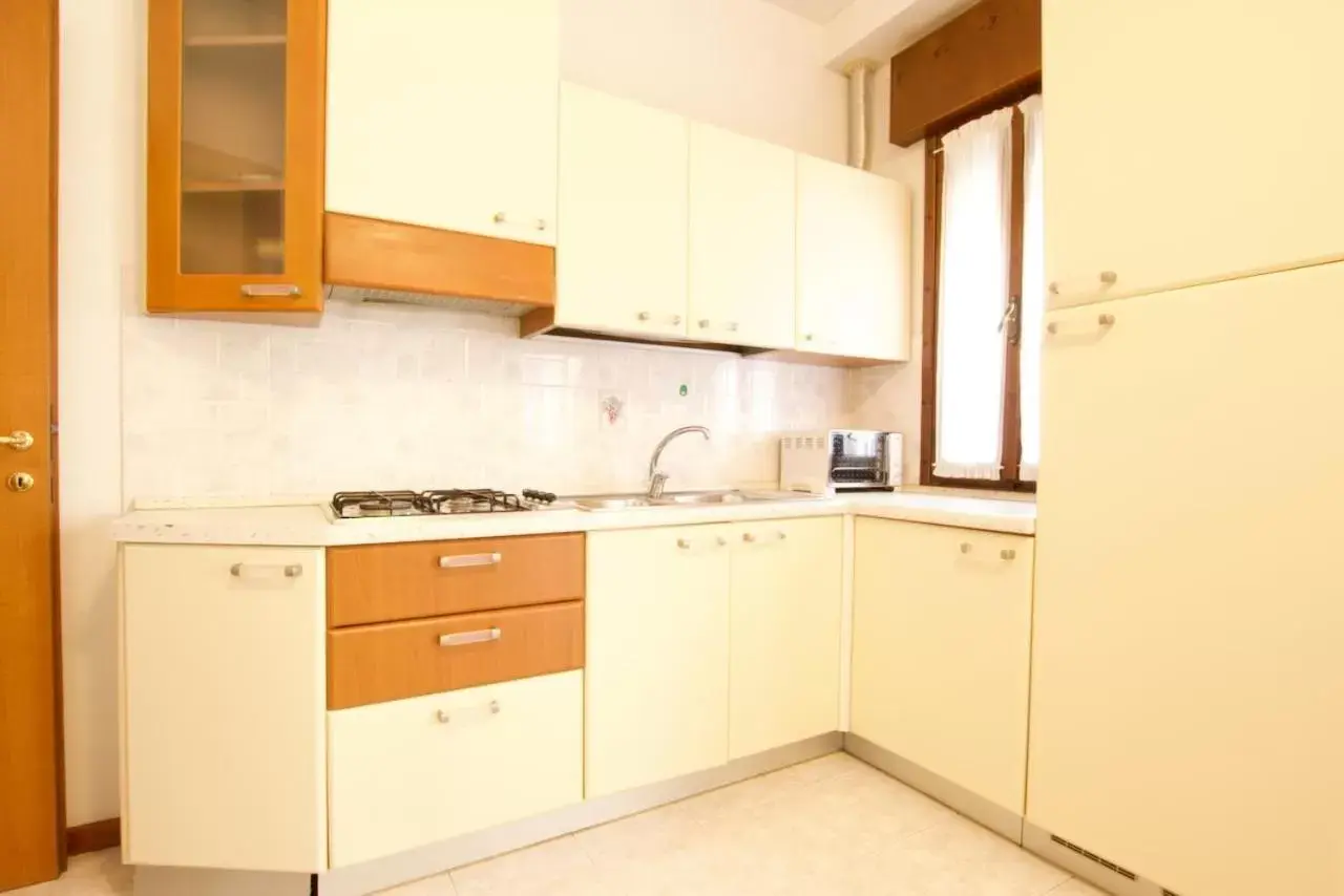 Kitchen/Kitchenette in Residence Madrid