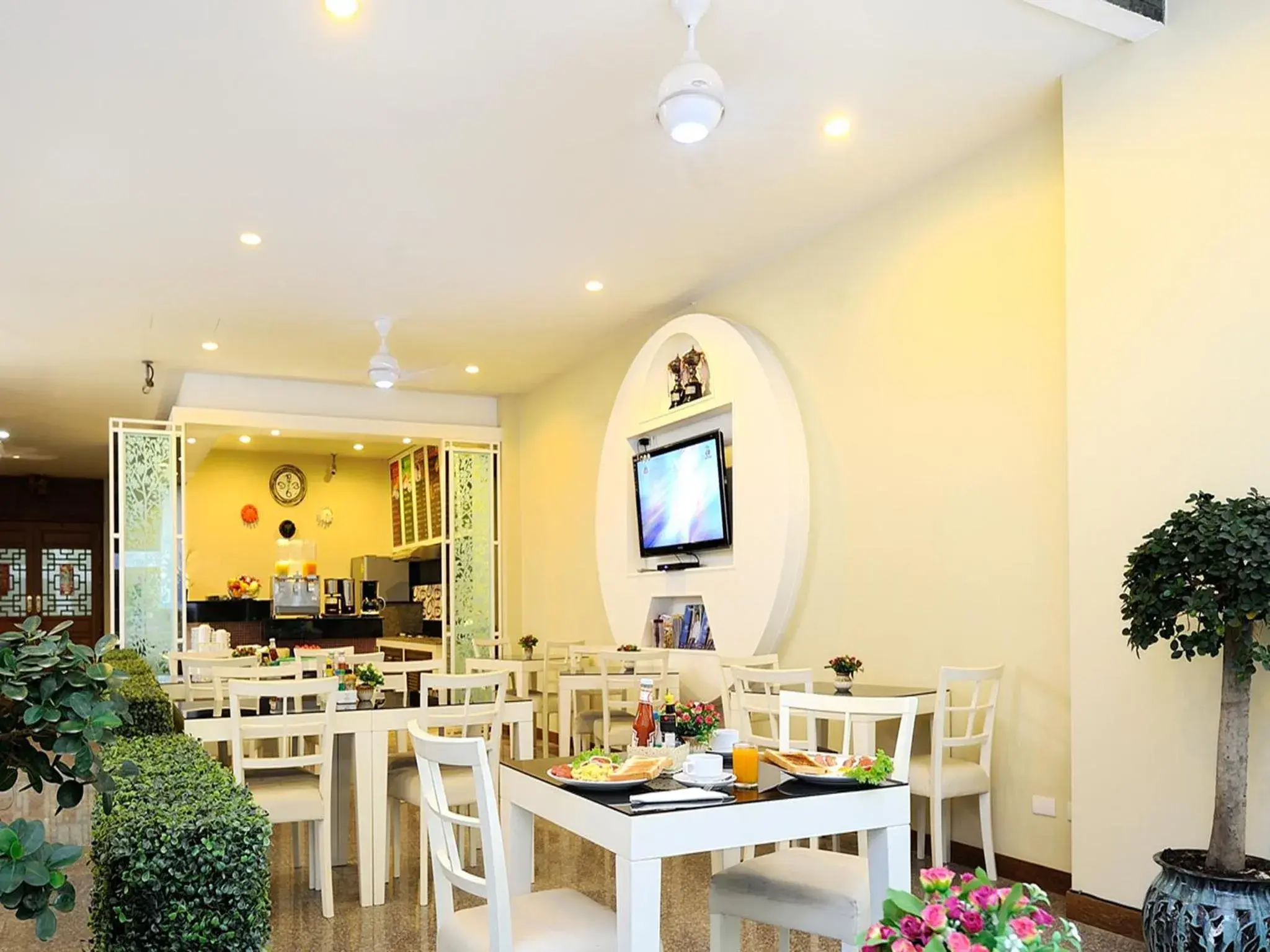 Restaurant/places to eat in Pimrada Hotel Restaurant/places to eat in Pimrada Hotel