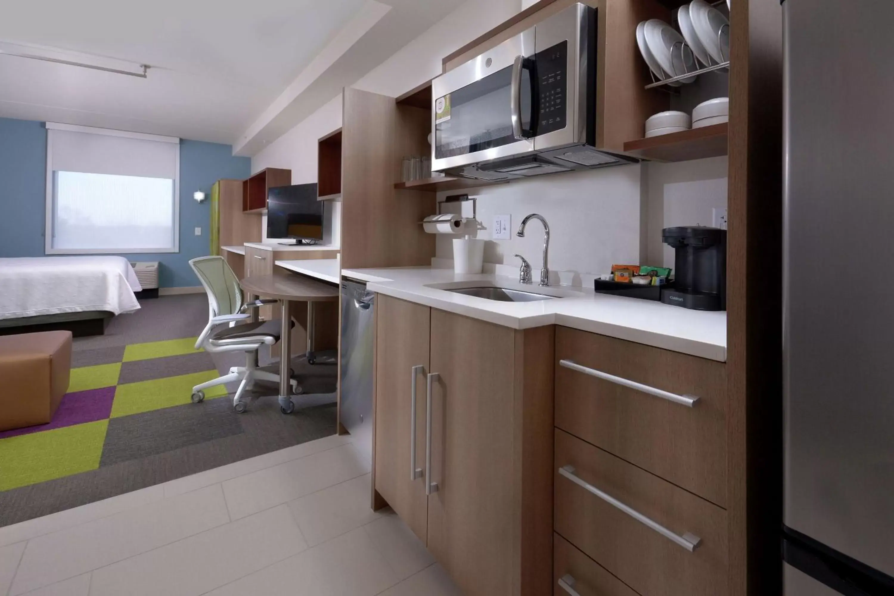 Bedroom, Kitchen/Kitchenette in Home2 Suites By Hilton Duncan
