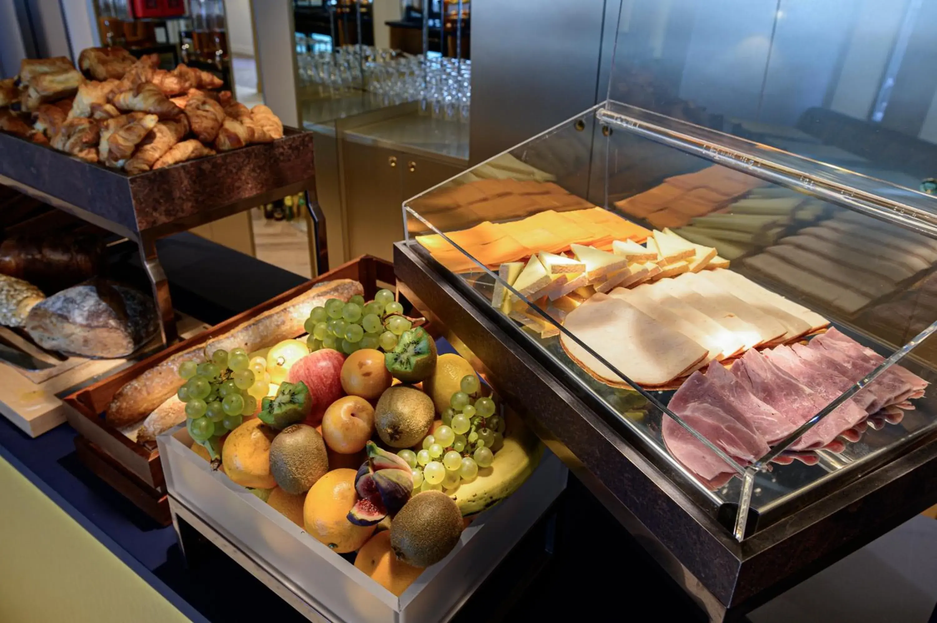 Buffet breakfast in Mercure Paris Opera Lafayette Hotel