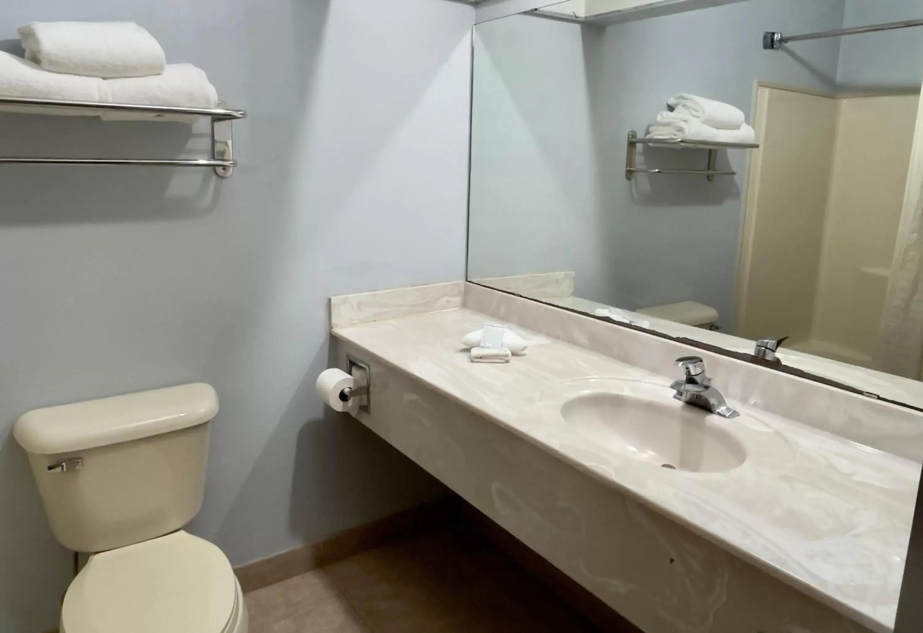 Bathroom in Americas Best Value Inn Kilgore