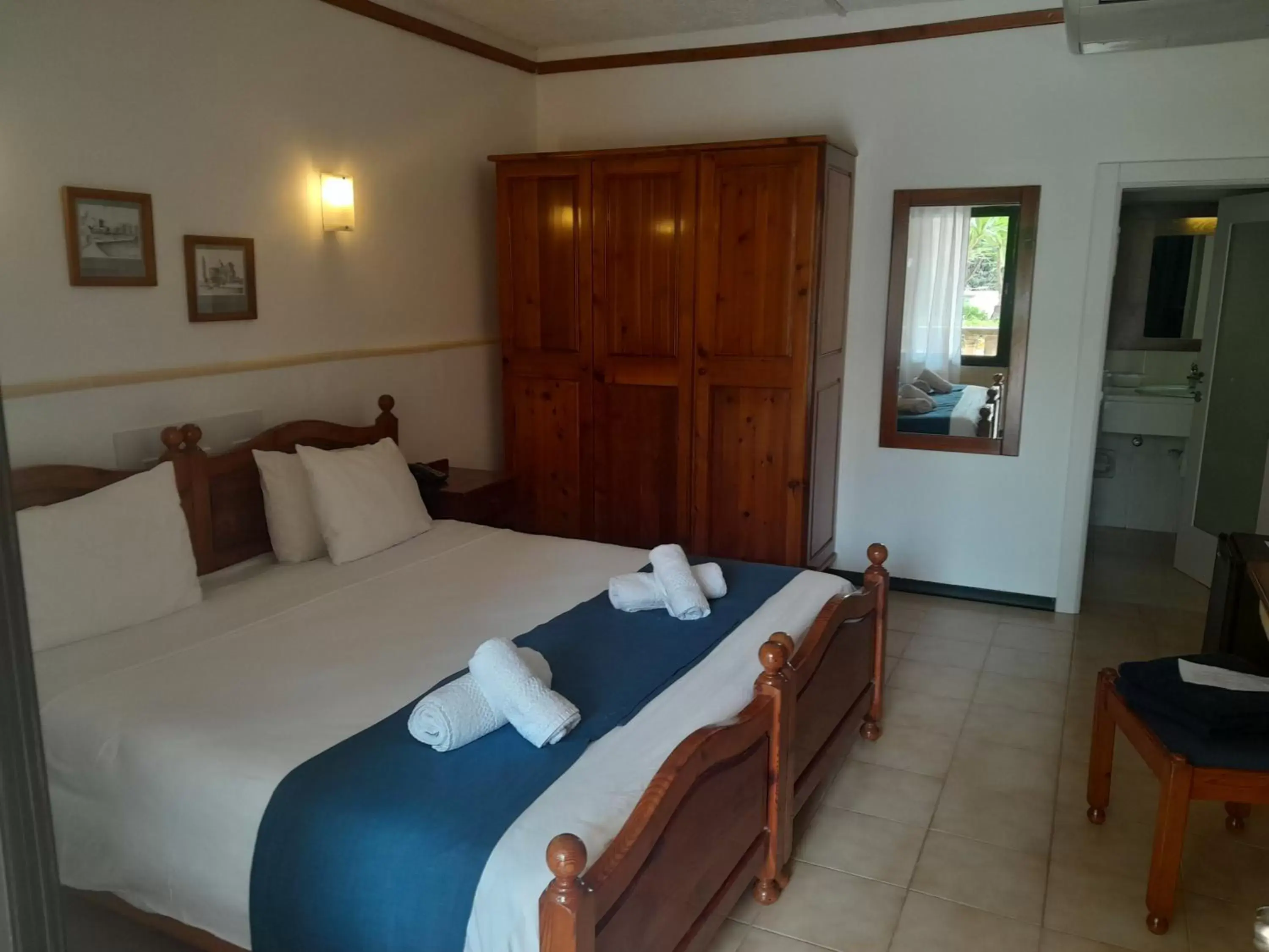 Bed in Cornucopia Hotel