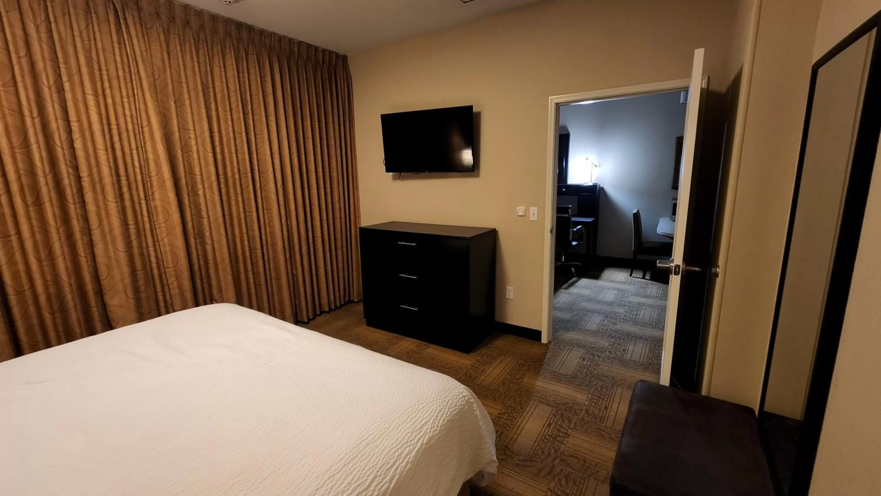 Photo of the whole room, Bed in Staybridge Suites Denver Downtown by IHG