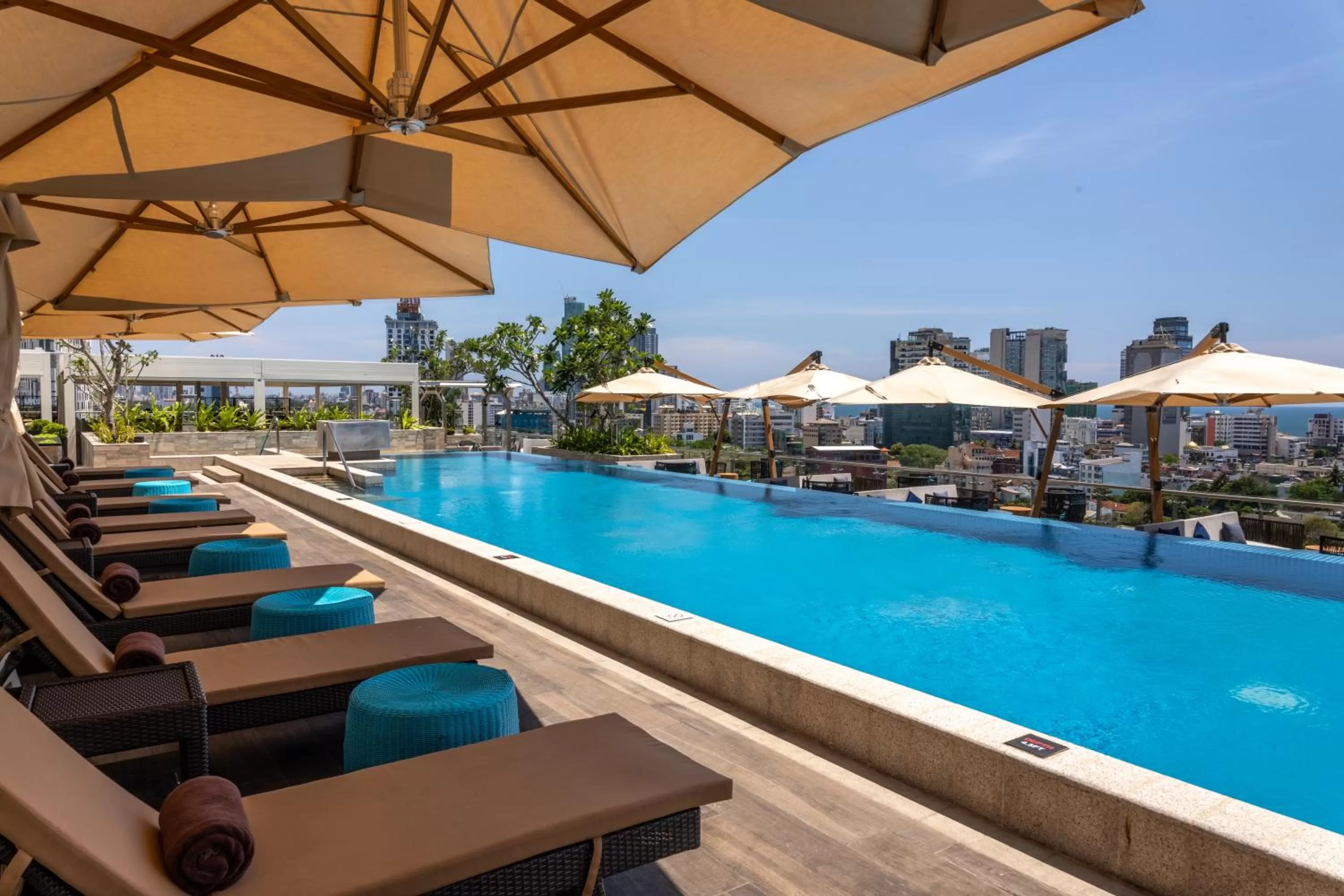 Day in Courtyard by Marriott Colombo