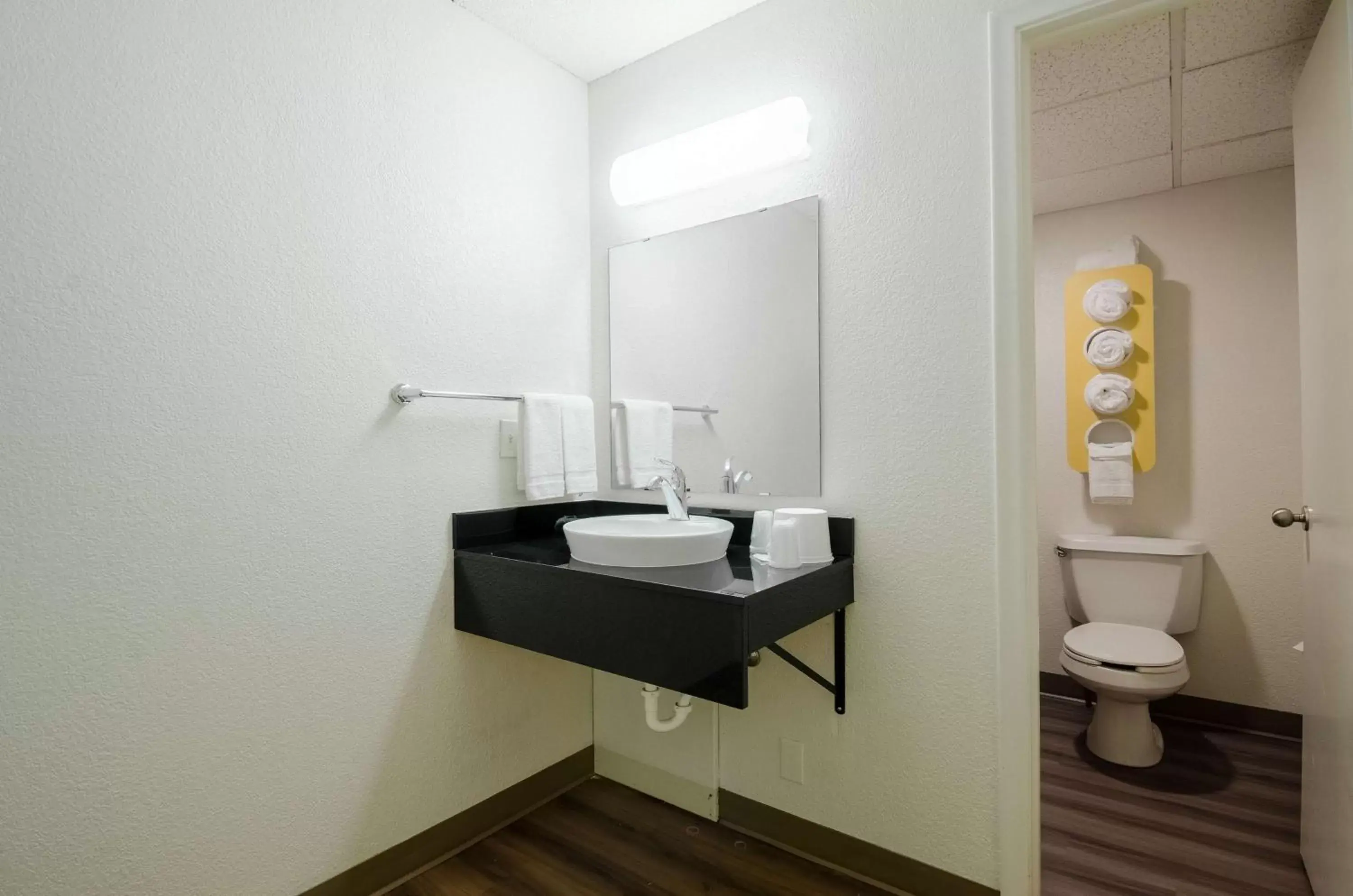 Toilet, Bathroom in Motel 6-Big Springs, NE