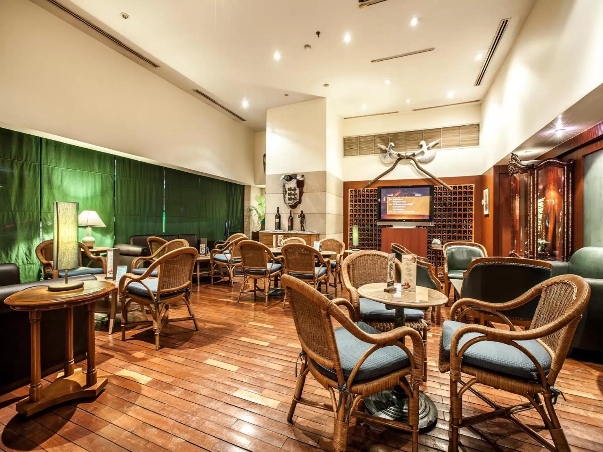 Lounge or bar, Restaurant/Places to Eat in Arnoma Hotel Bangkok - SHA Plus