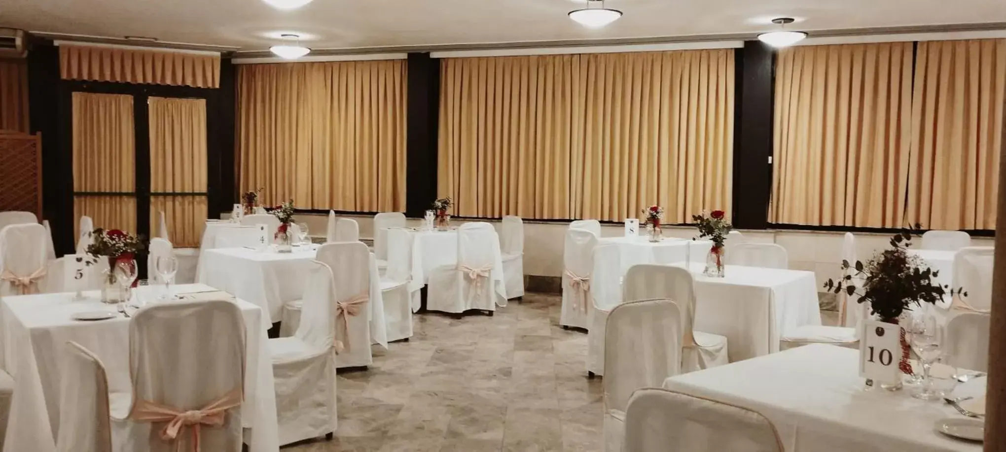 Restaurant/places to eat, Banquet Facilities in Hotel Helmántico