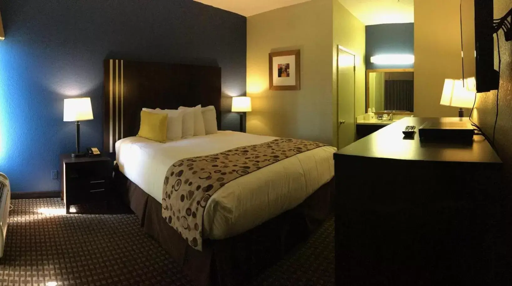 Bed in SureStay Hotel by Best Western Vallejo Napa Valley