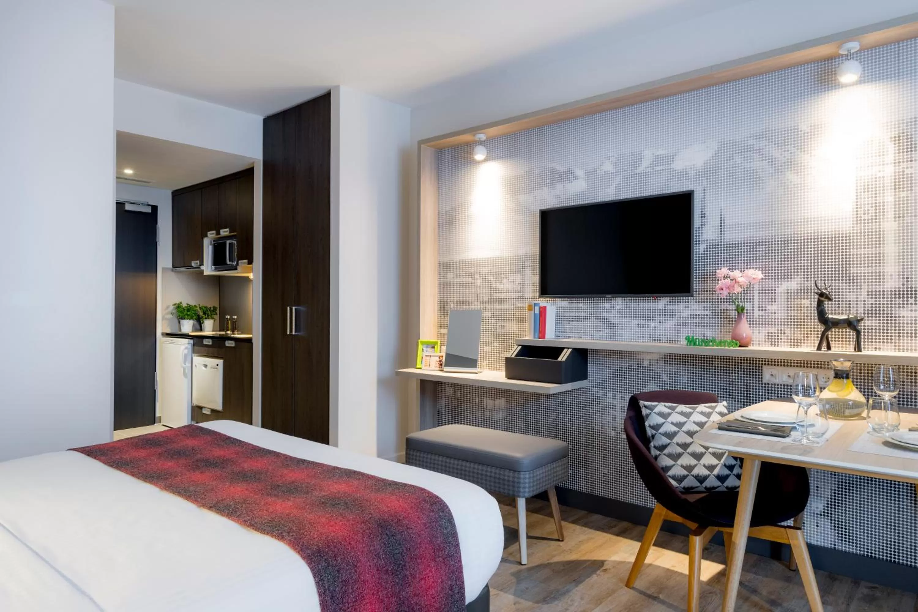 Photo of the whole room, Bed in Citadines Arnulfpark Munich