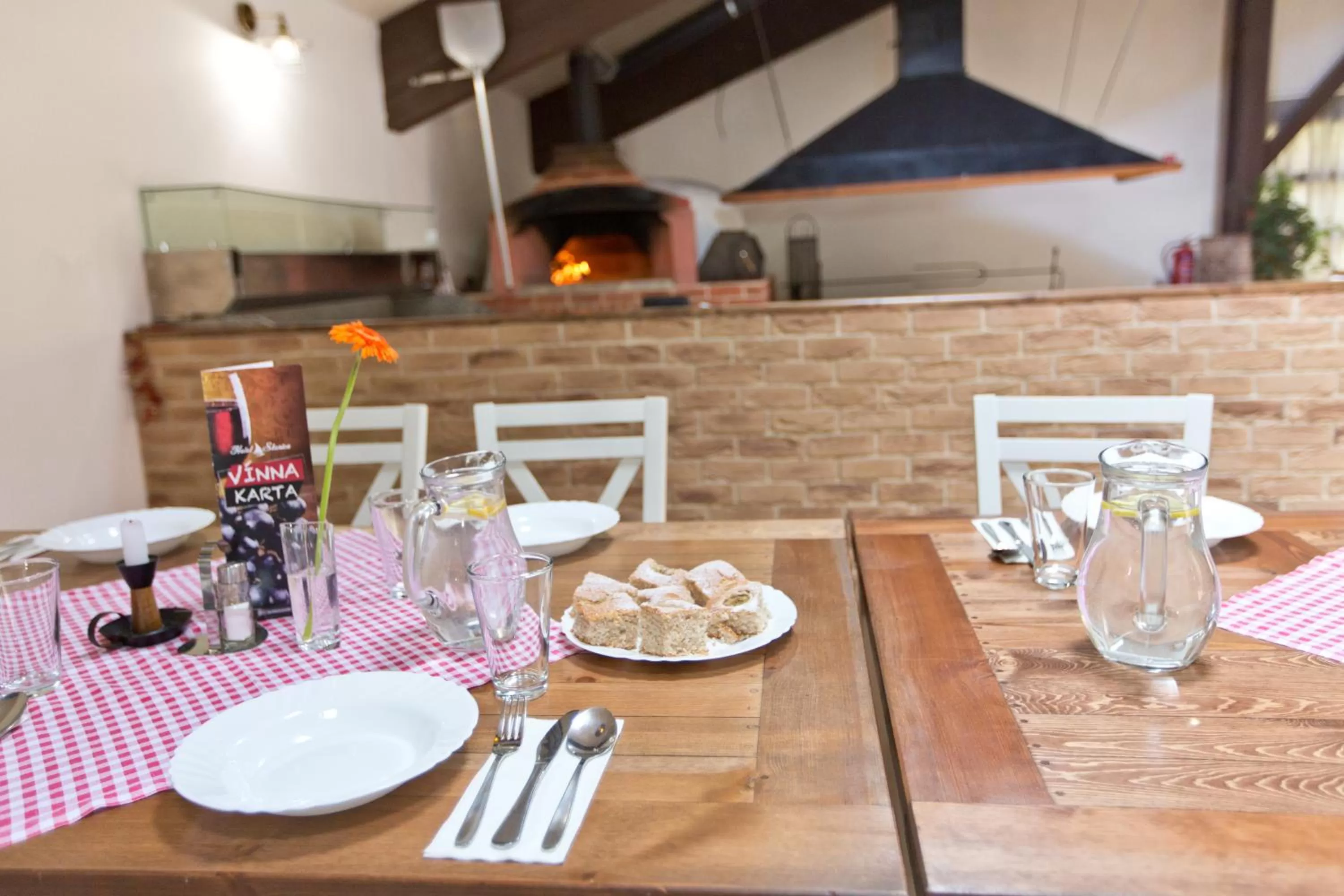 Restaurant/Places to Eat in Hotel Slanica