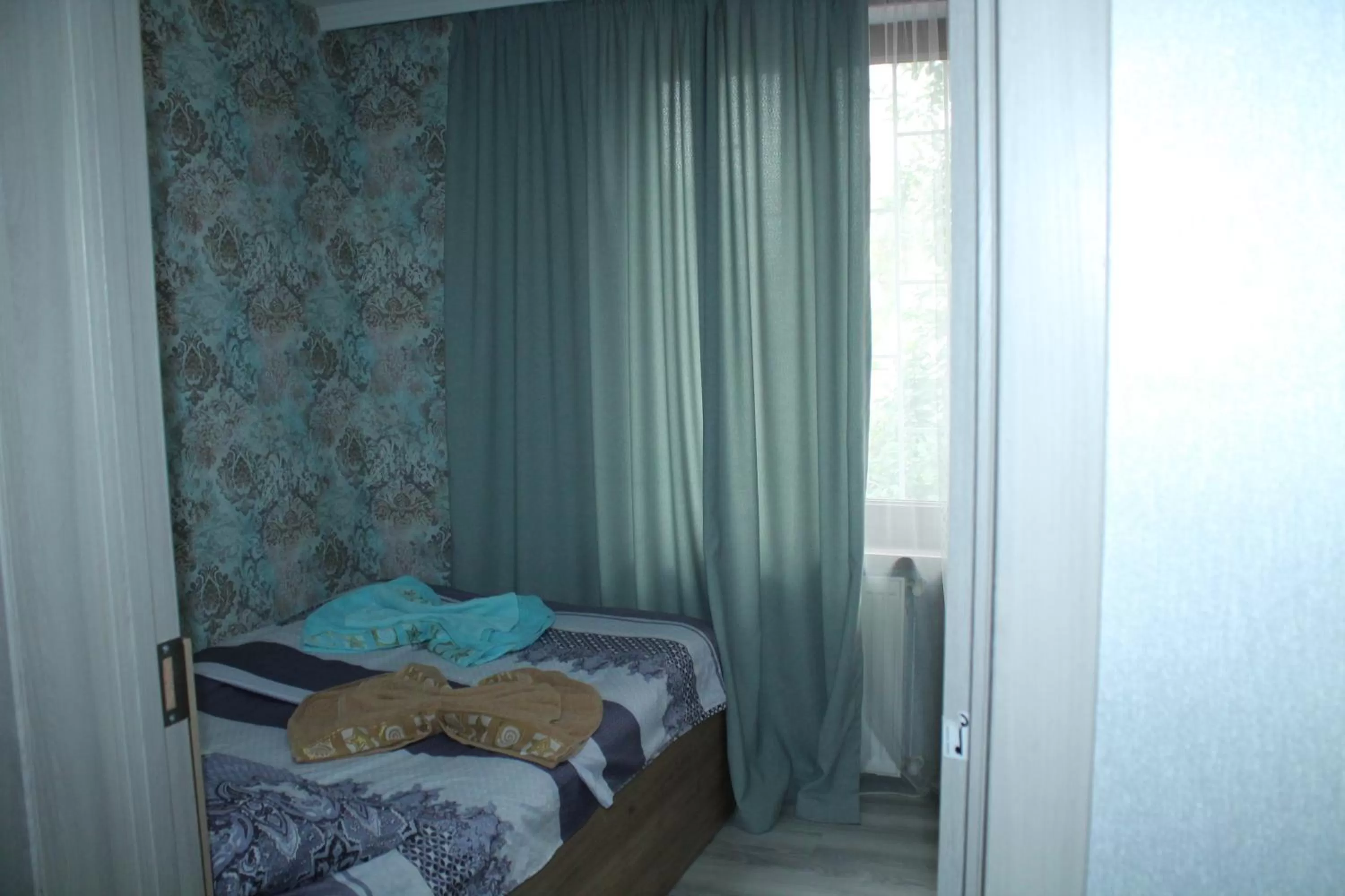 Photo of the whole room, Bed in Golden Way