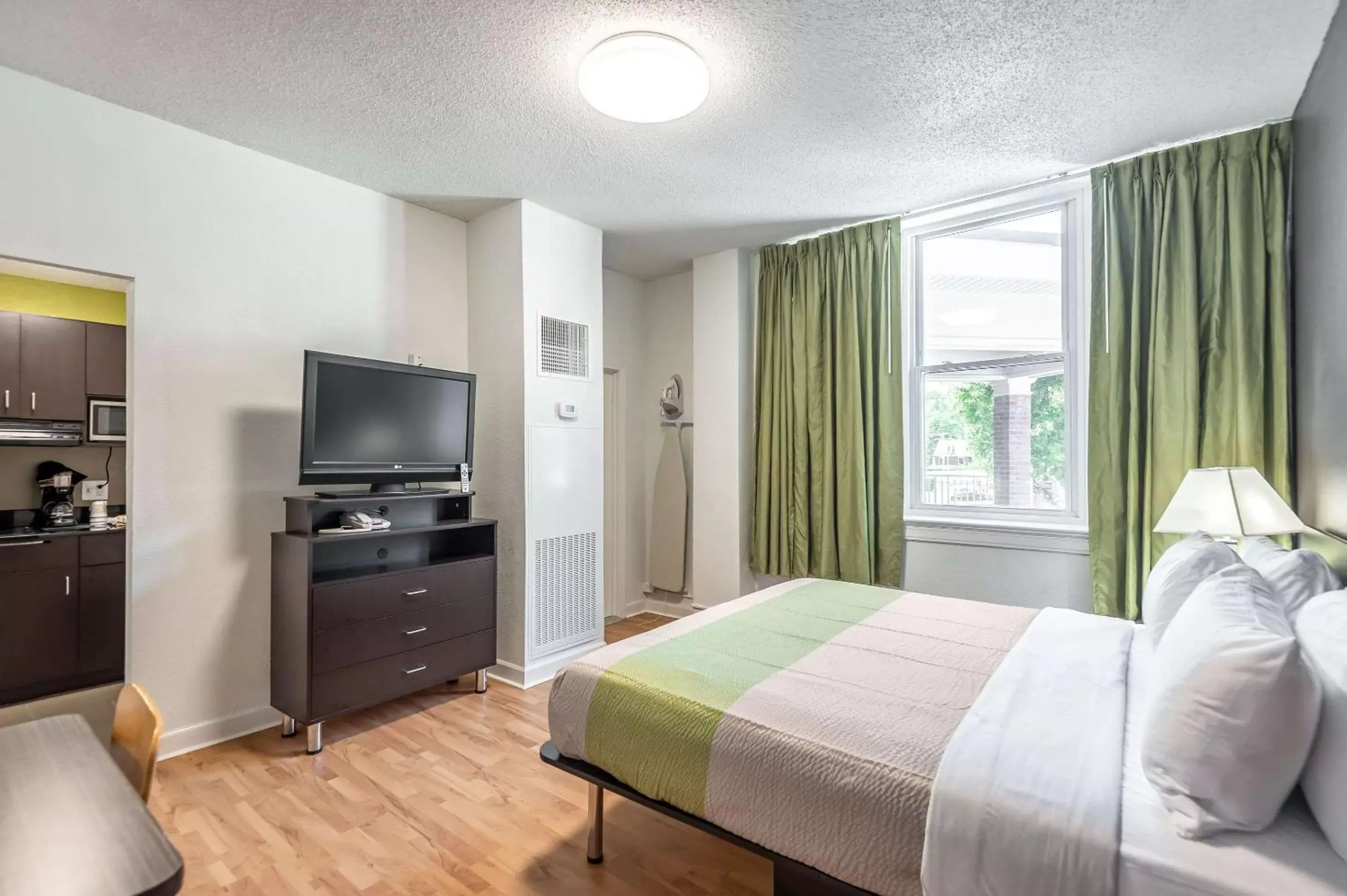 Photo of the whole room, TV/Entertainment Center in Quality Inn & Suites Kansas City Downtown