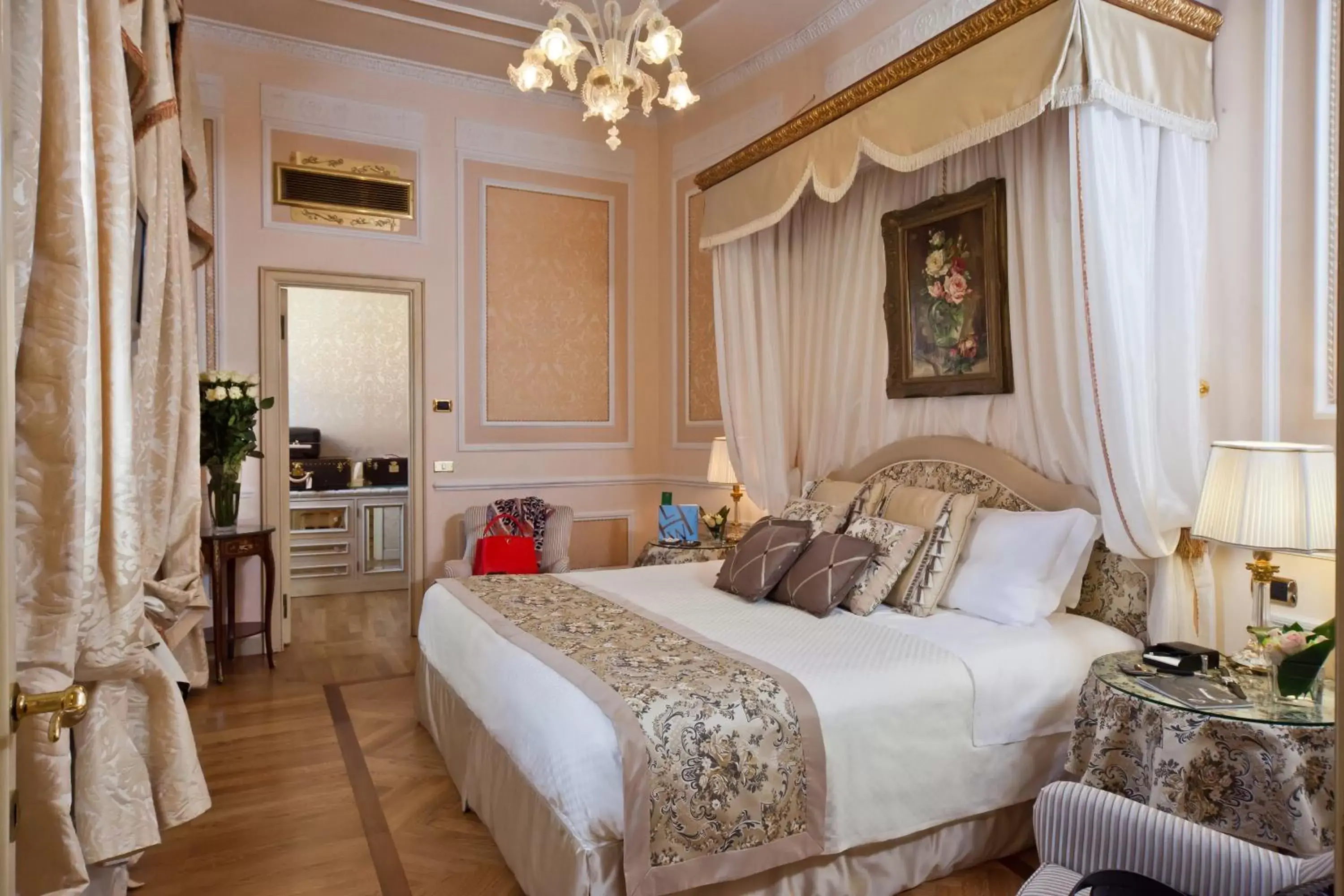 Photo of the whole room, Bed in Grand Hotel Majestic gia' Baglioni