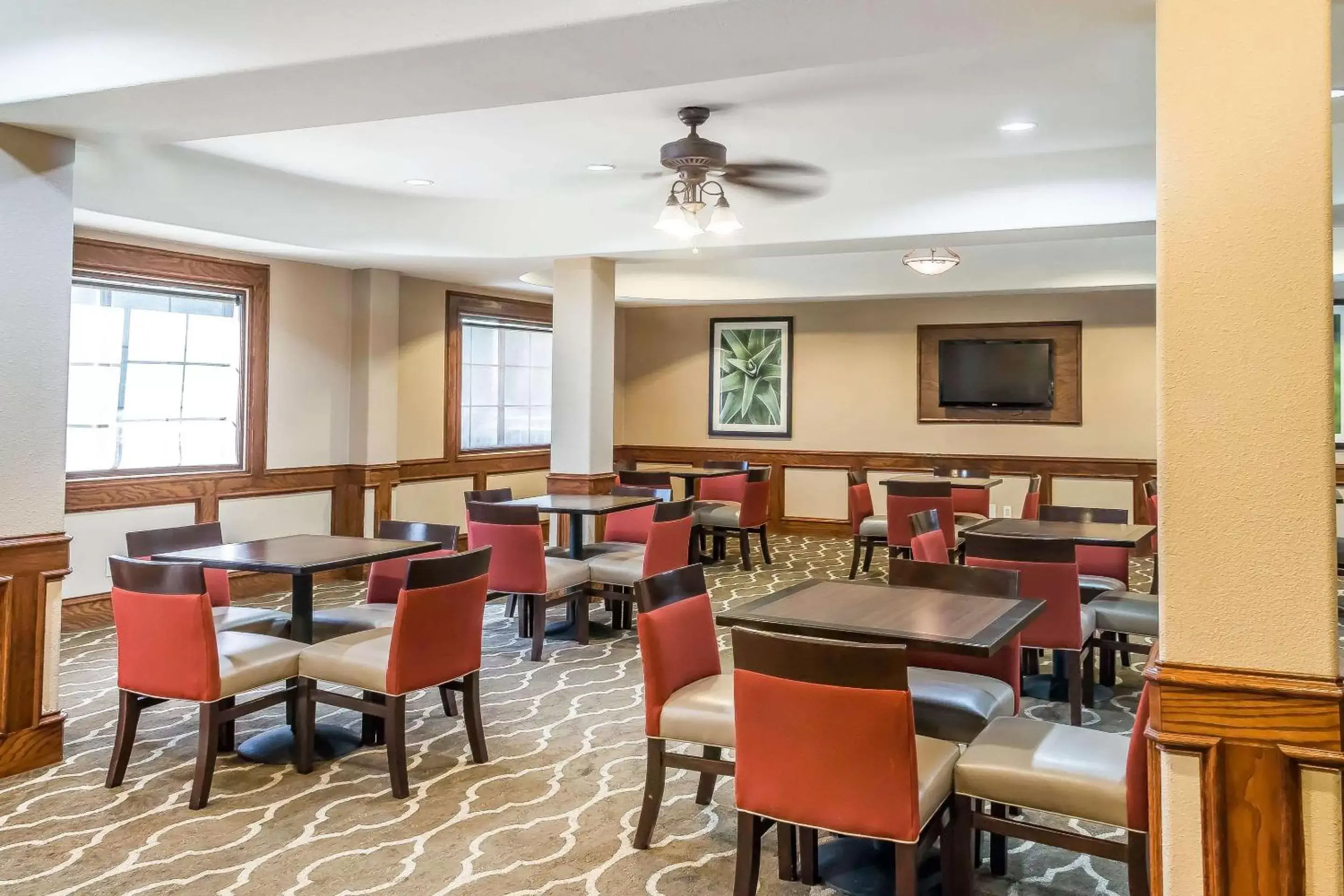 Restaurant/Places to Eat in MainStay Suites Edinburg