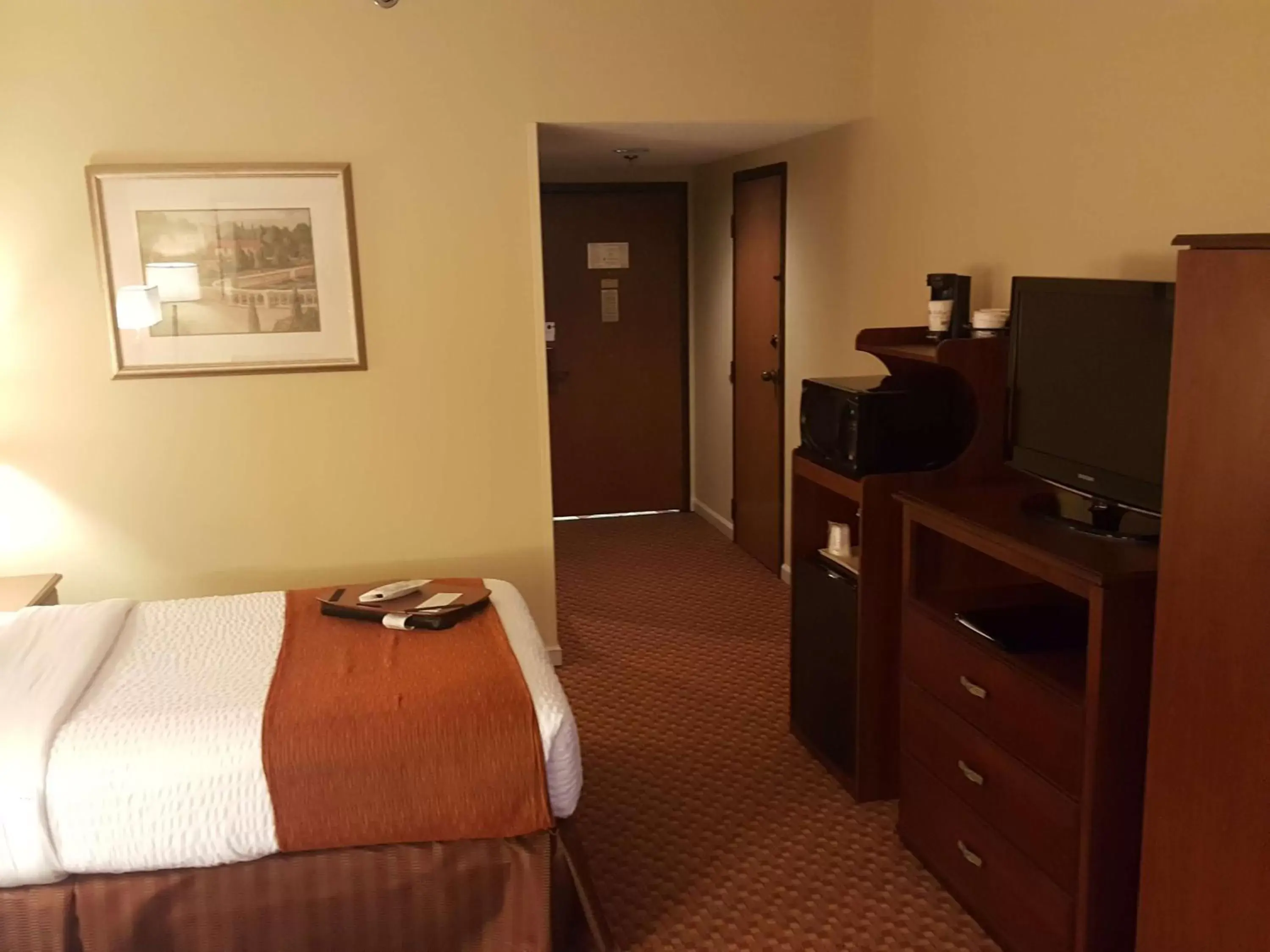 Photo of the whole room, TV/Entertainment Center in Best Western Hickory