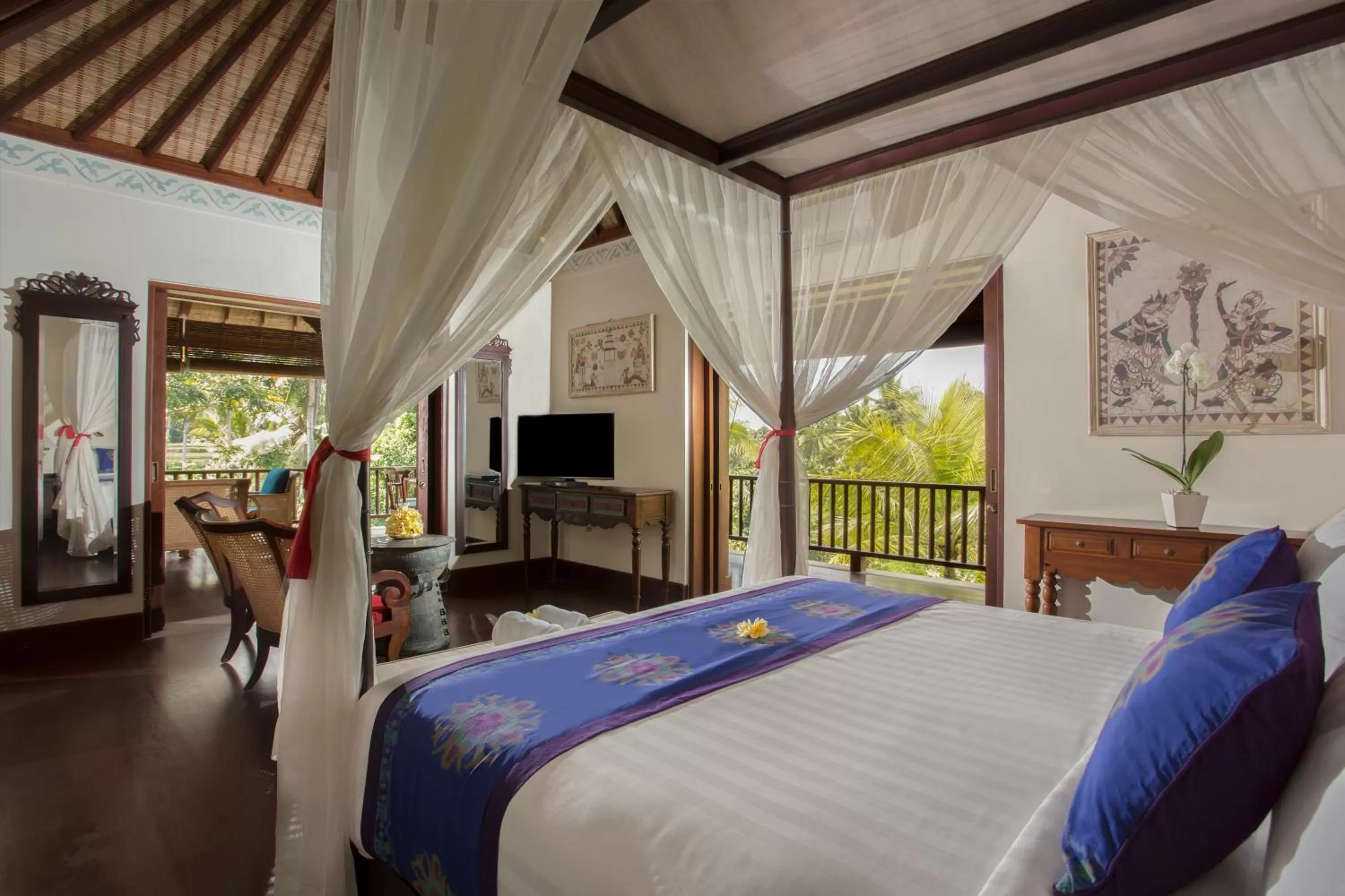 Bed in Dwaraka The Royal Villas