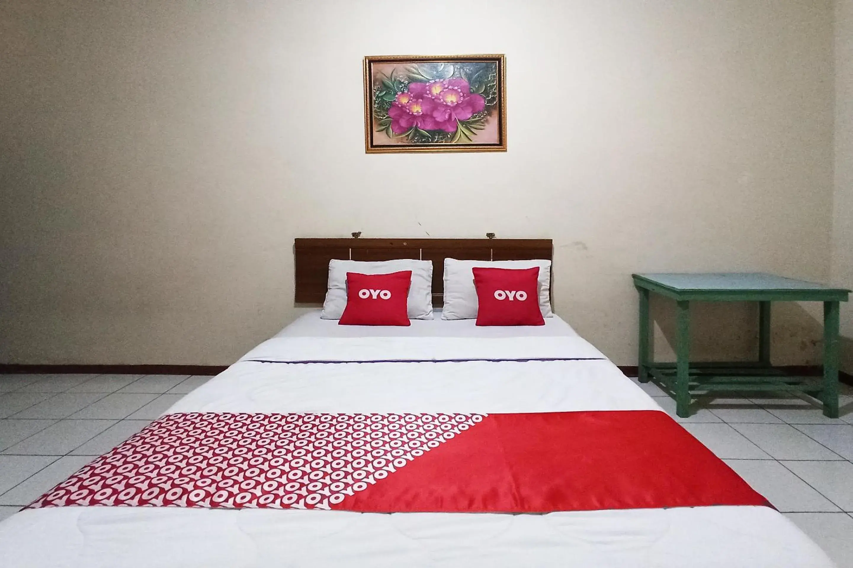 Bedroom, Bed in OYO 2177 Trikora Indah Residence