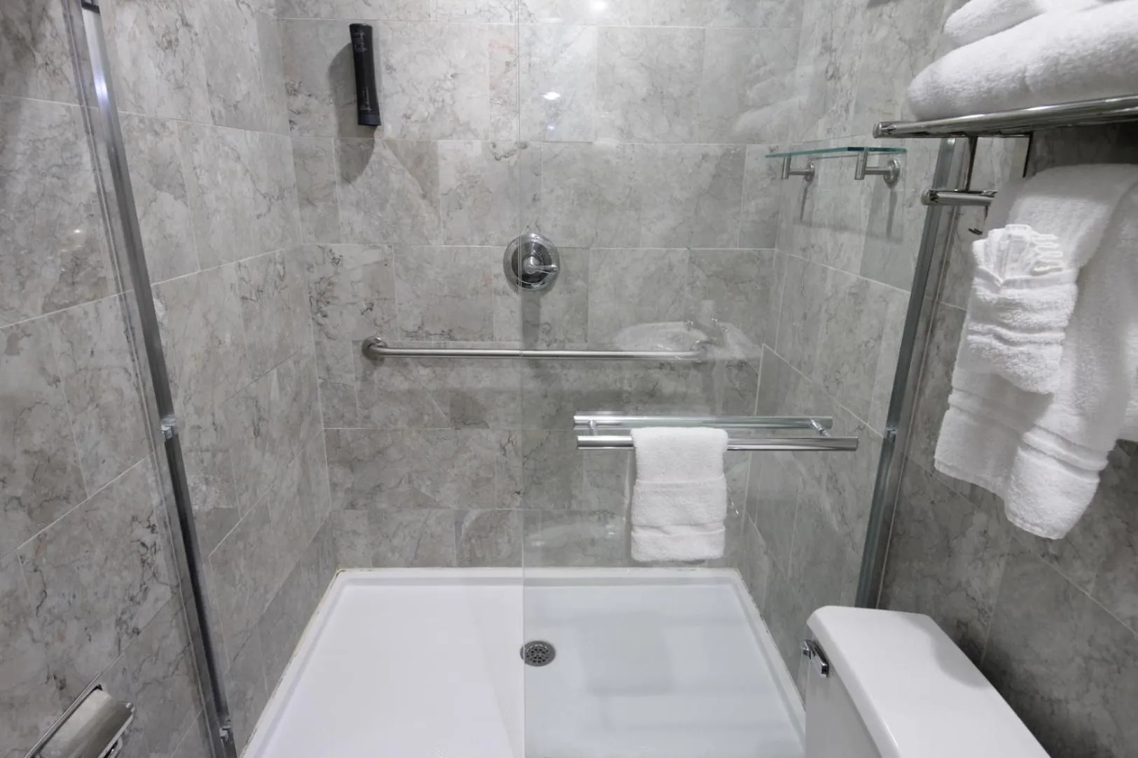 Shower in Hyde Park Hotel