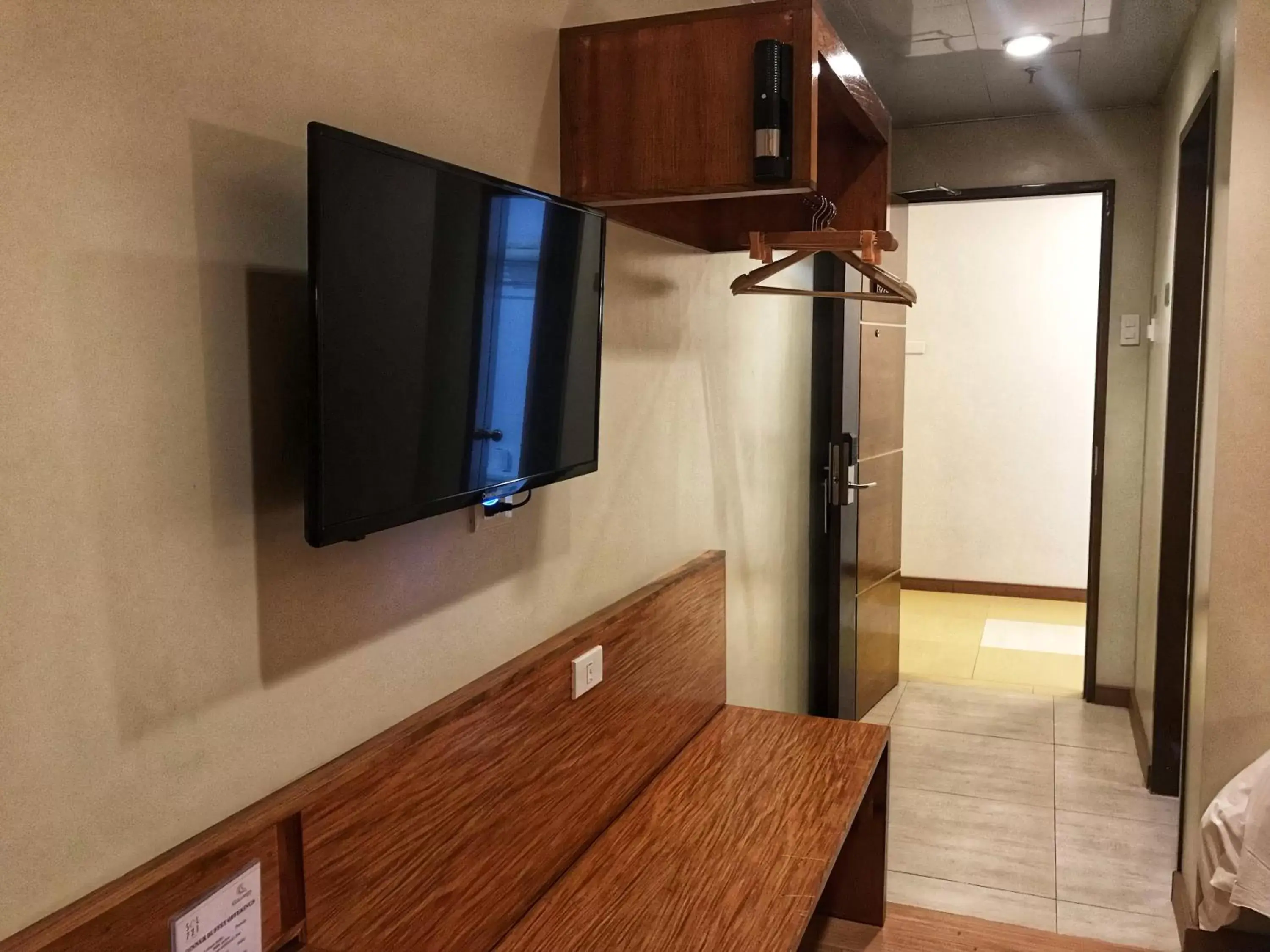 TV and multimedia, TV/Entertainment Center in Coron Soleil Express Hotel