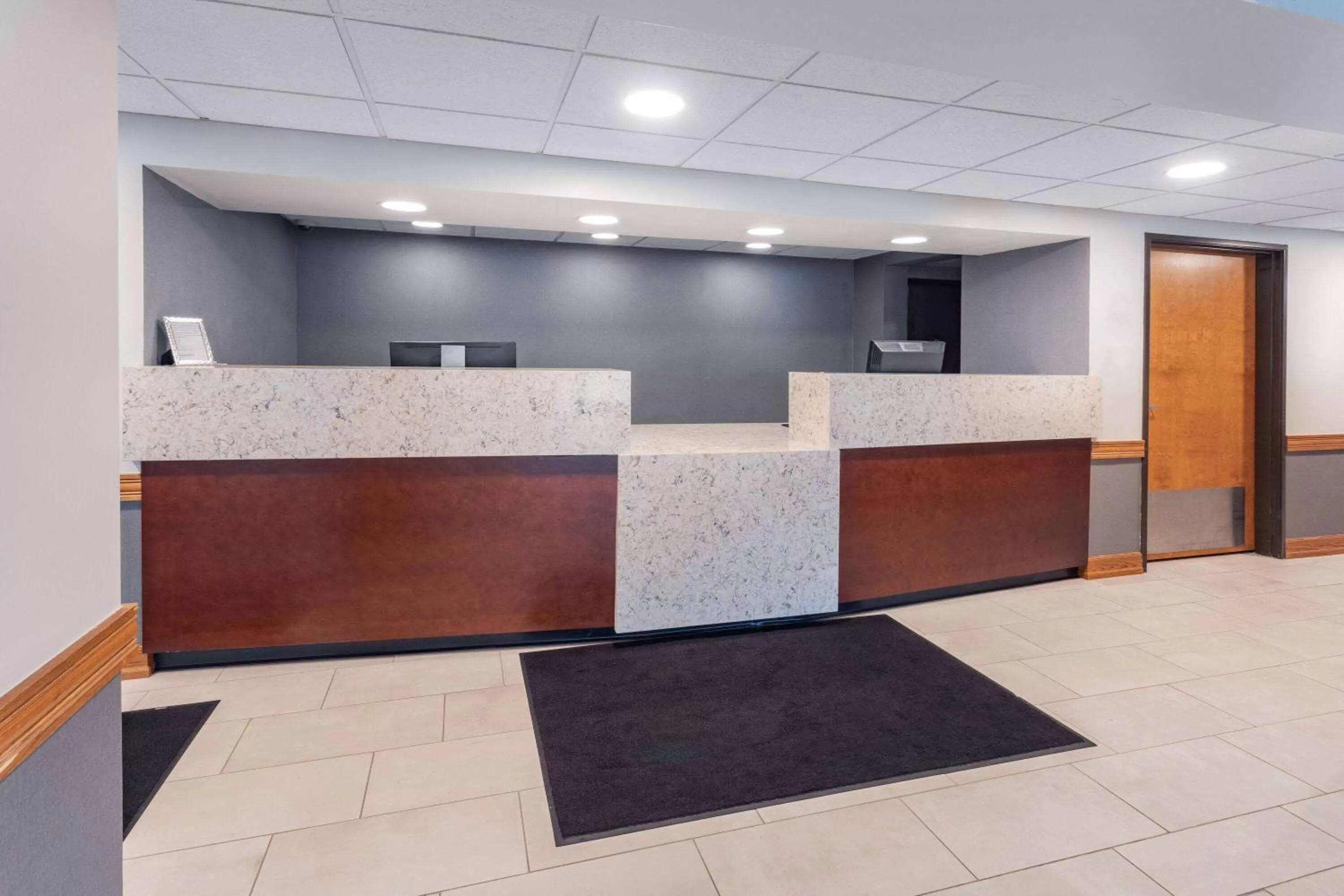 Lobby or reception, Lobby/Reception in Baymont by Wyndham Brooklyn Center