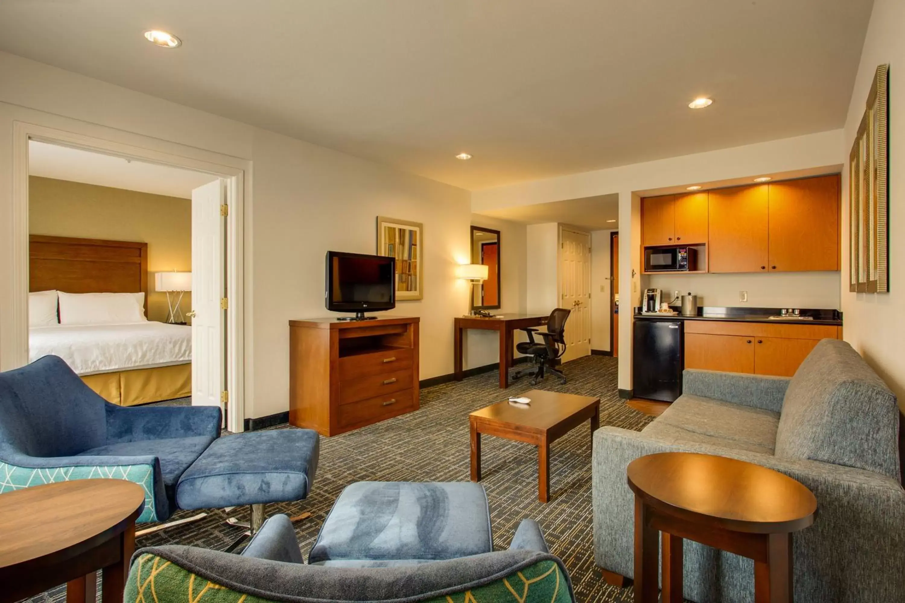 Photo of the whole room, Seating Area in Holiday Inn Express San Francisco Airport North, an IHG Hotel