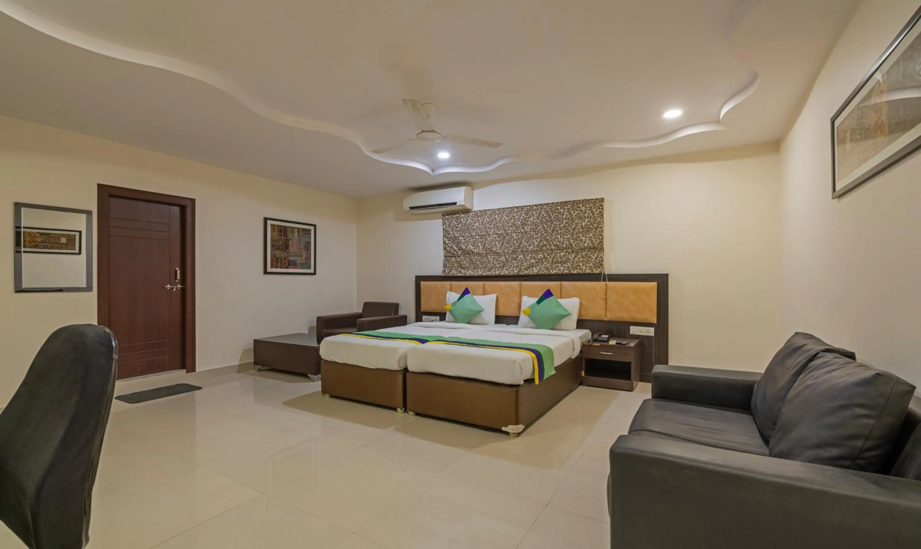 Bed in Treebo Emerald