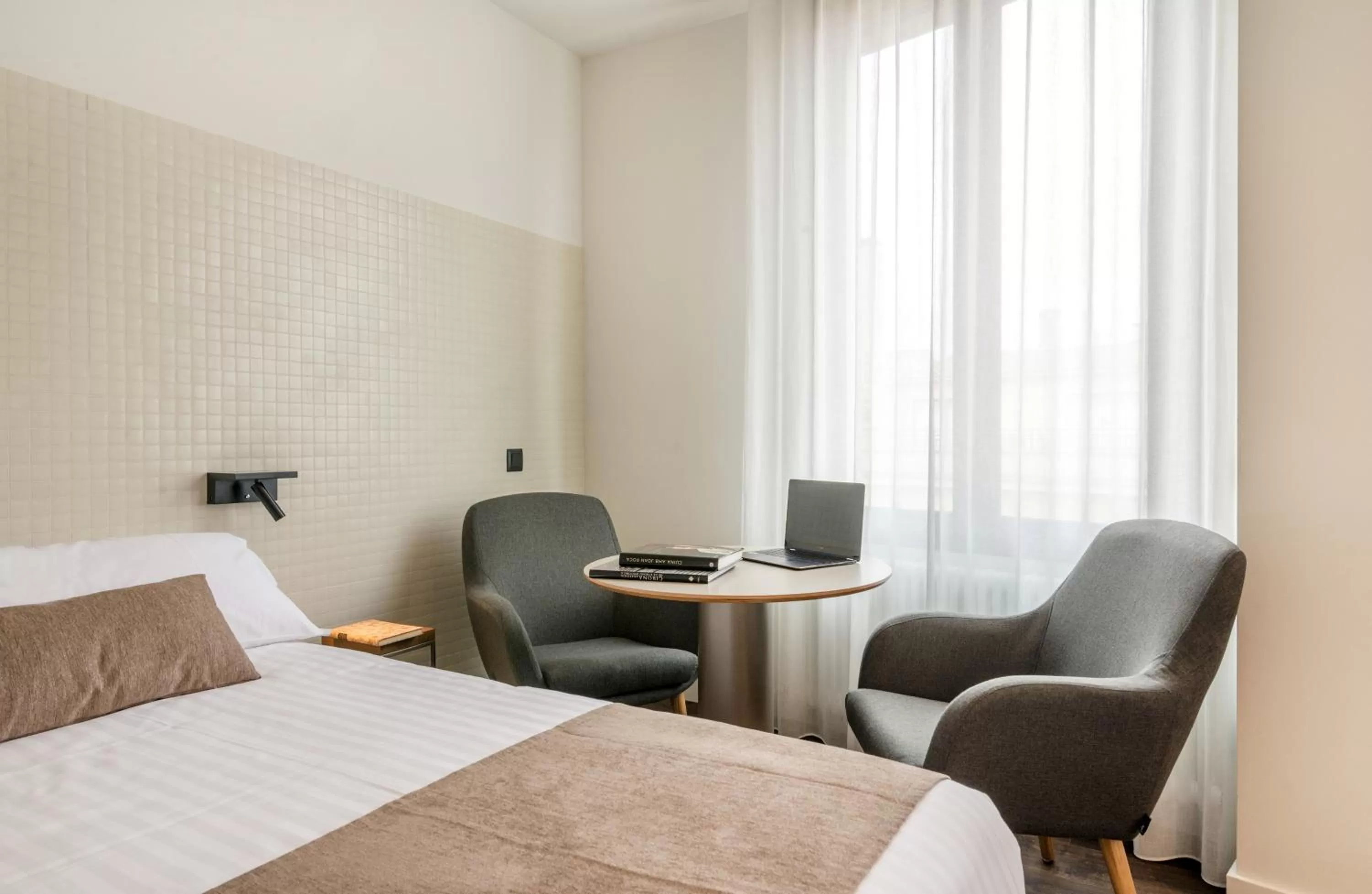 Living room, Bed in Peninsular