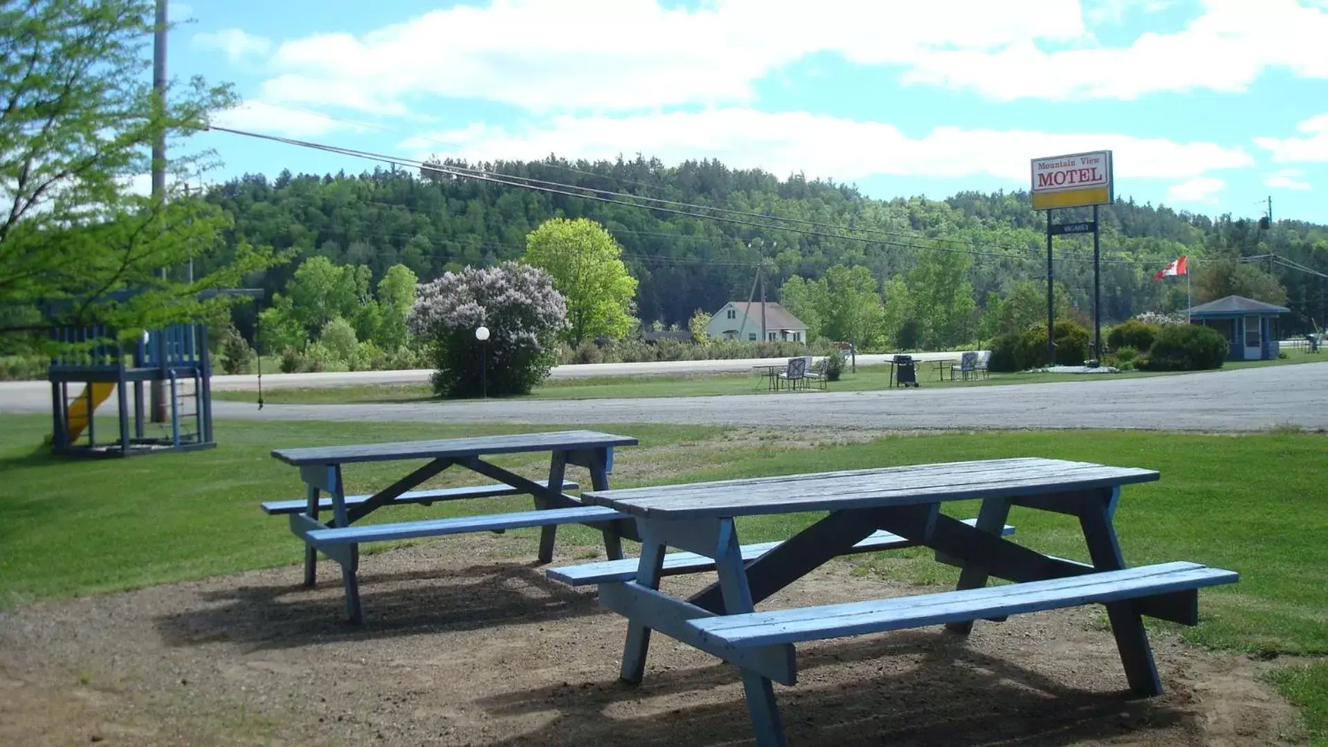 Garden, Patio/Outdoor Area in Mountain View Motel