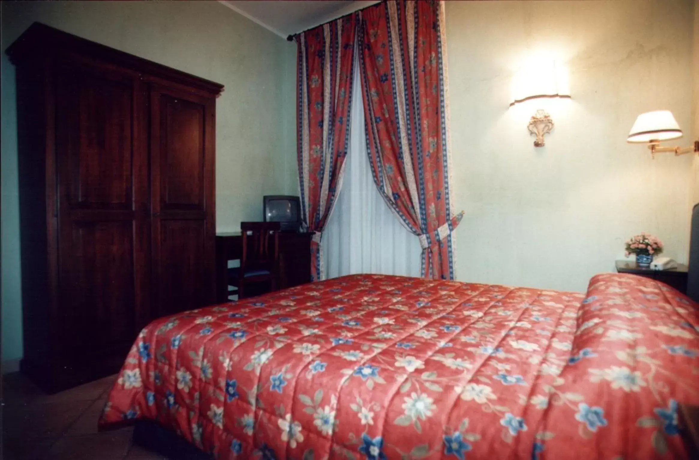 Bedroom, Bed in Villa Piccola Siena