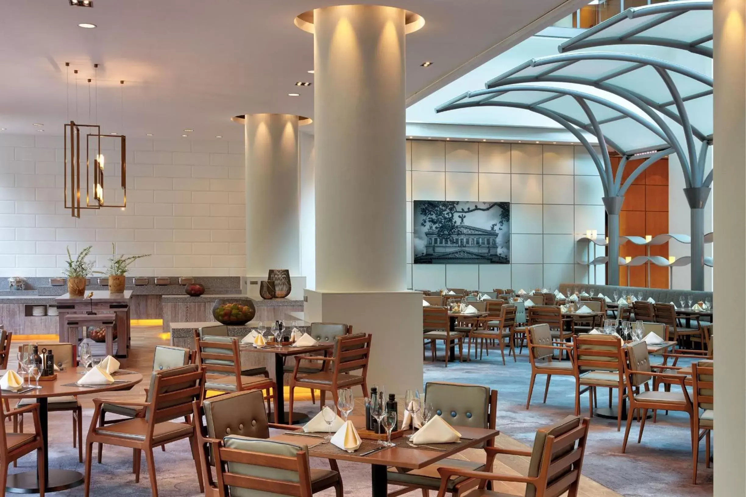 Banquet/Function facilities, Restaurant/Places to Eat in Hilton Frankfurt City Centre