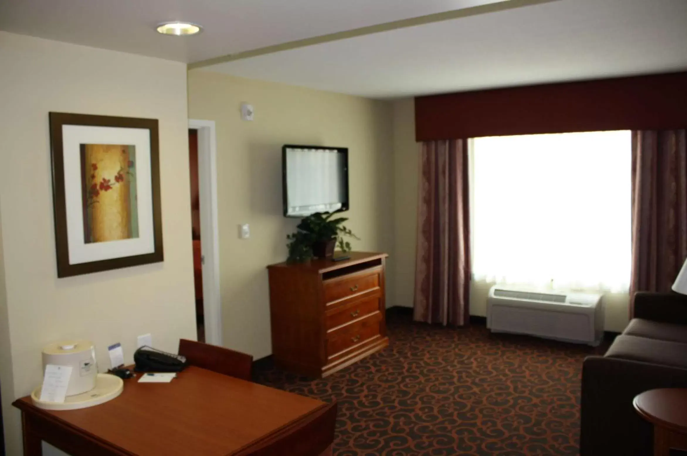 Living room, TV/Entertainment Center in Homewood Suites Saint Cloud