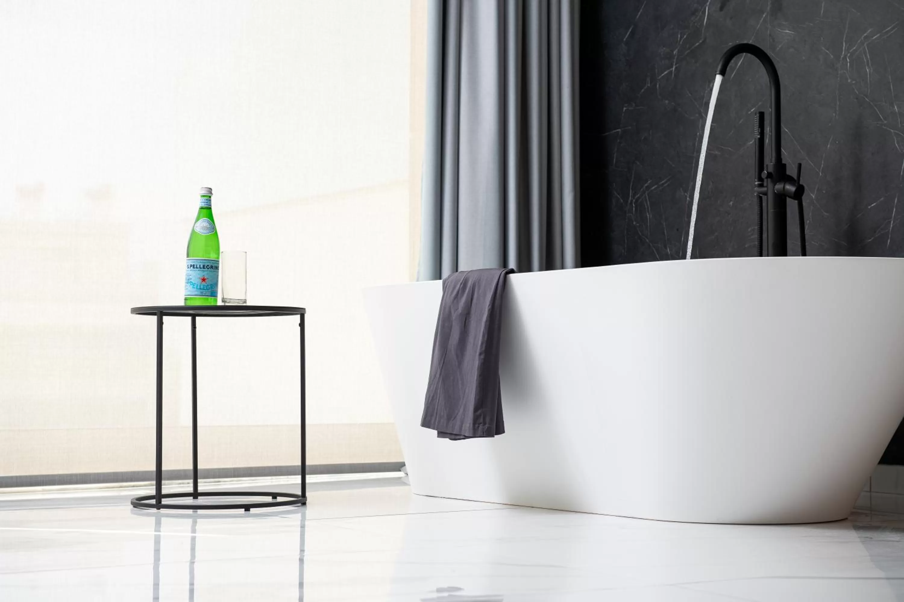 Hot Tub in Enattica Suites