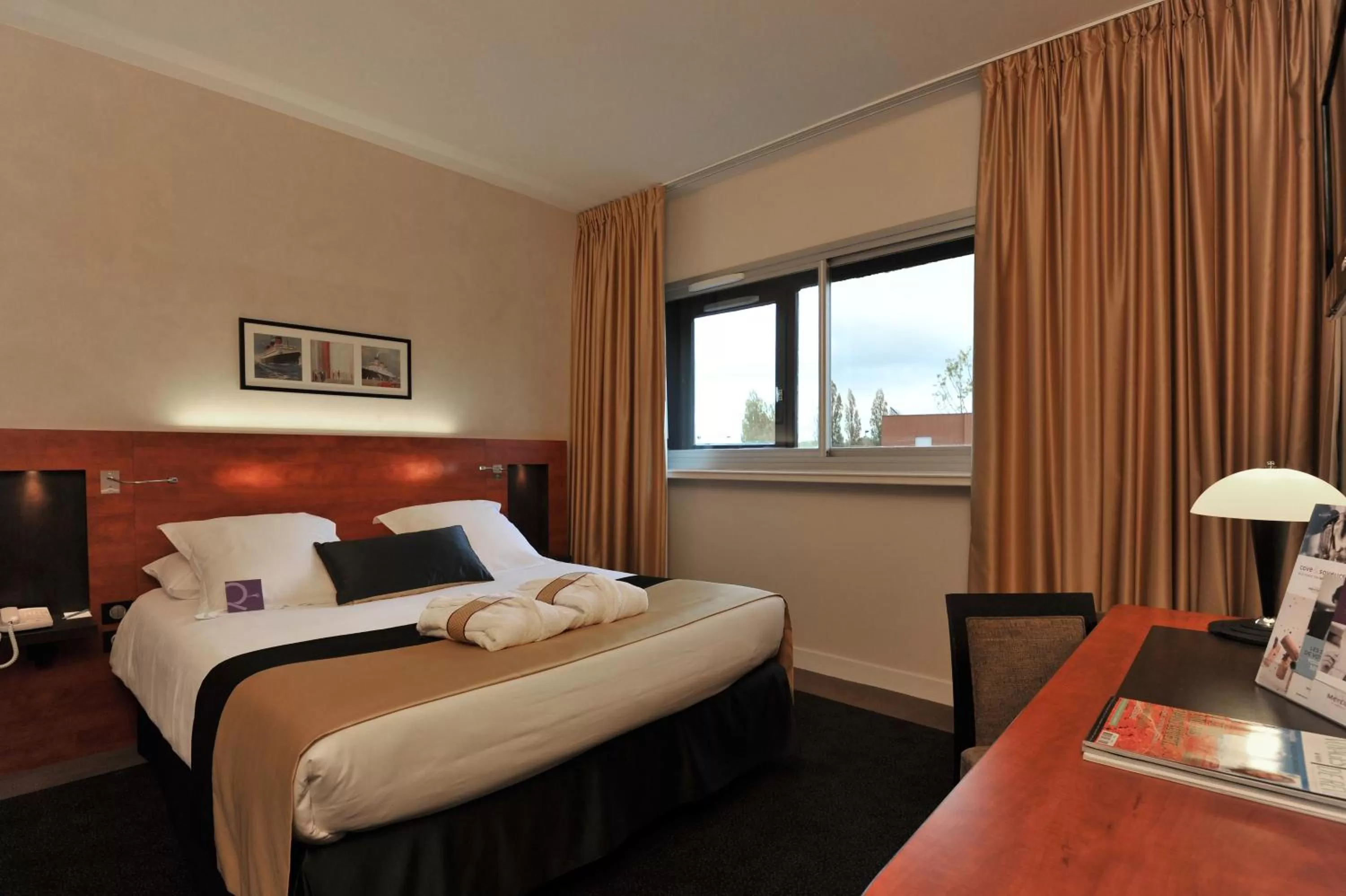 Bedroom, Bed in Mercure Maurepas Saint Quentin