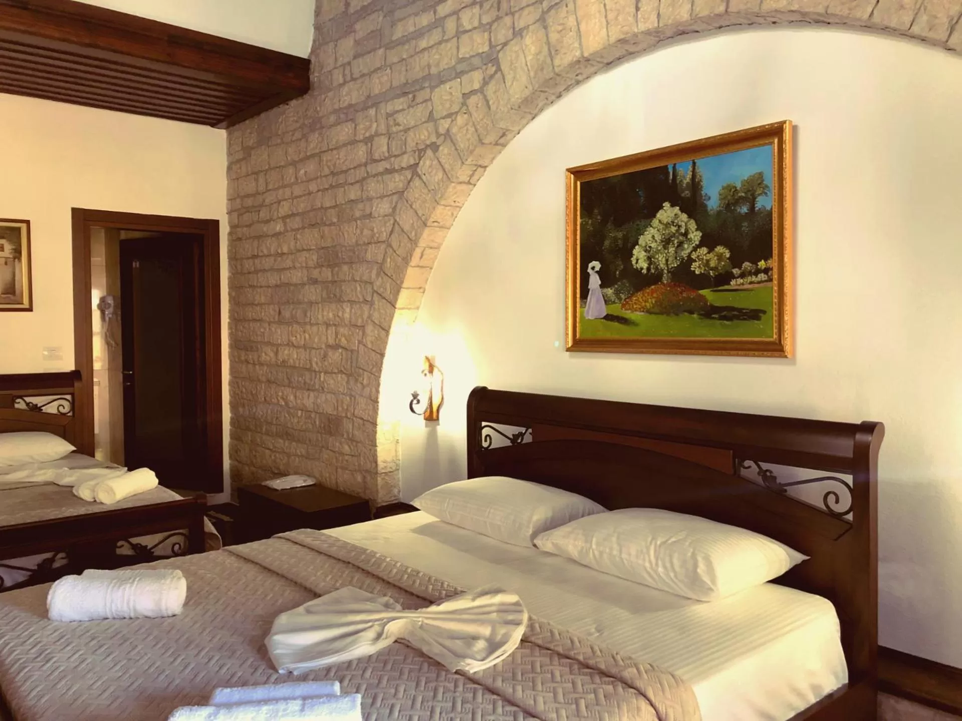 Bed in White House Berat