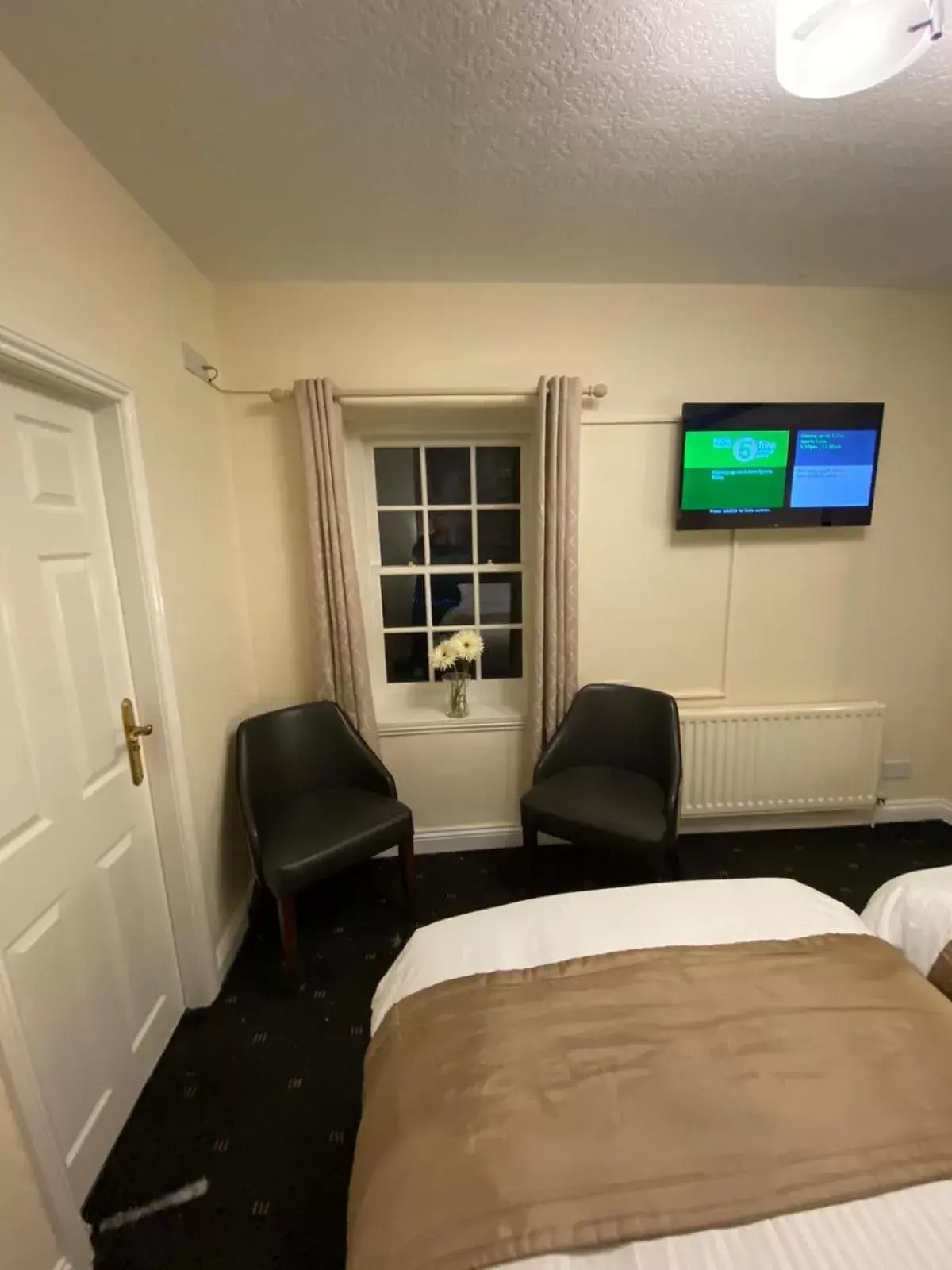 Bedroom, Seating Area in The Redwell Inn