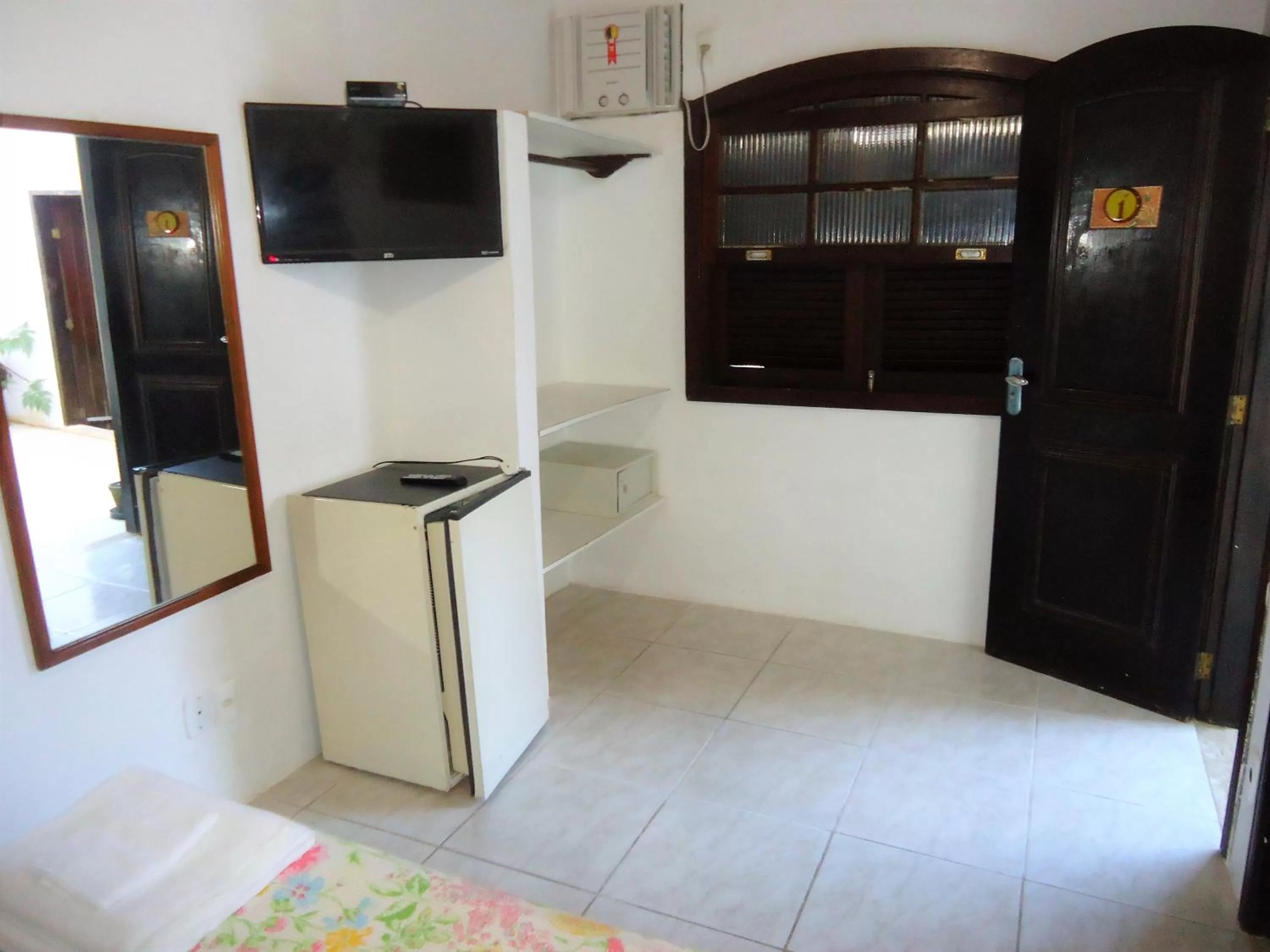 TV and multimedia in Pousada L'étage