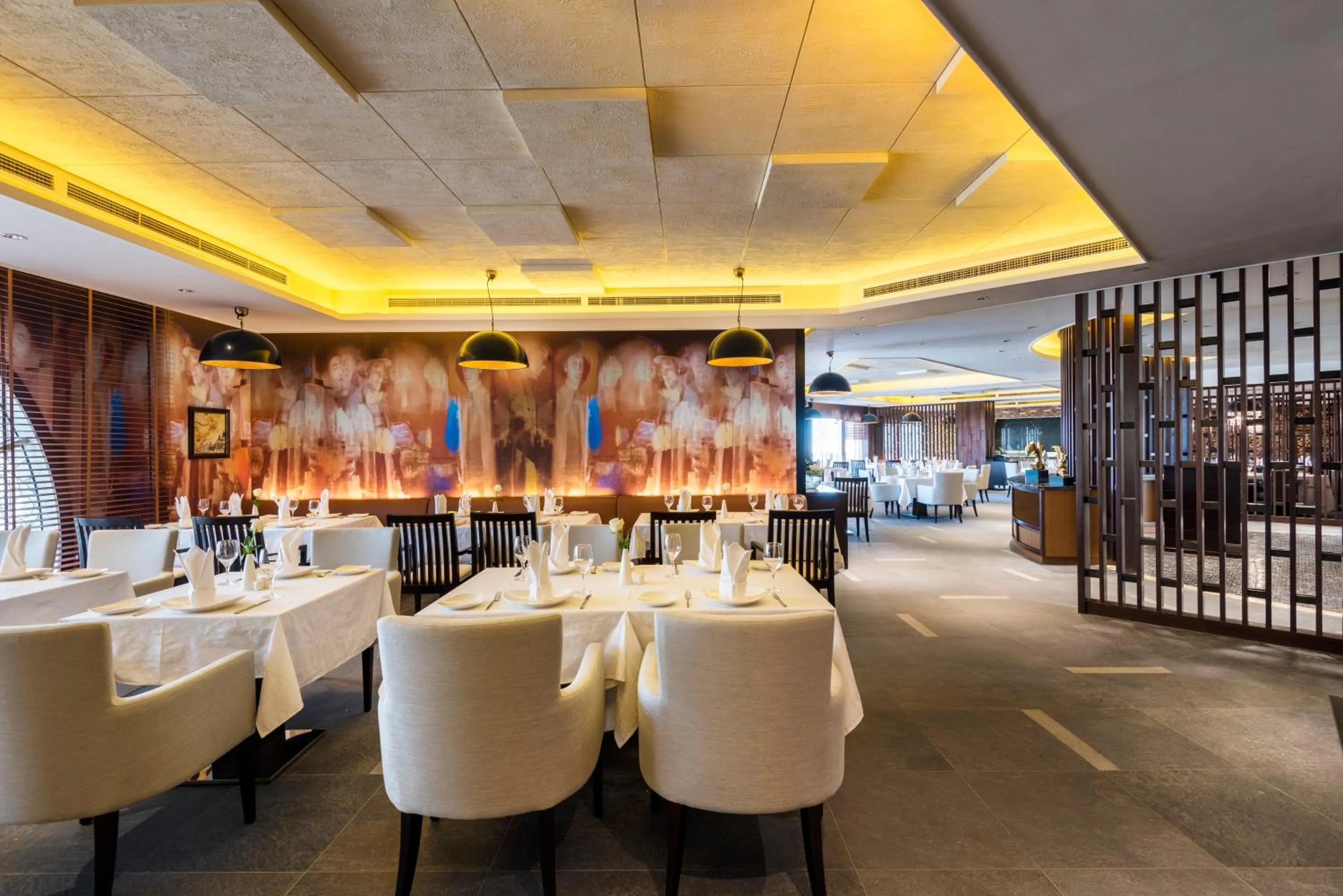 Restaurant/places to eat in Ezdan Palace Hotel