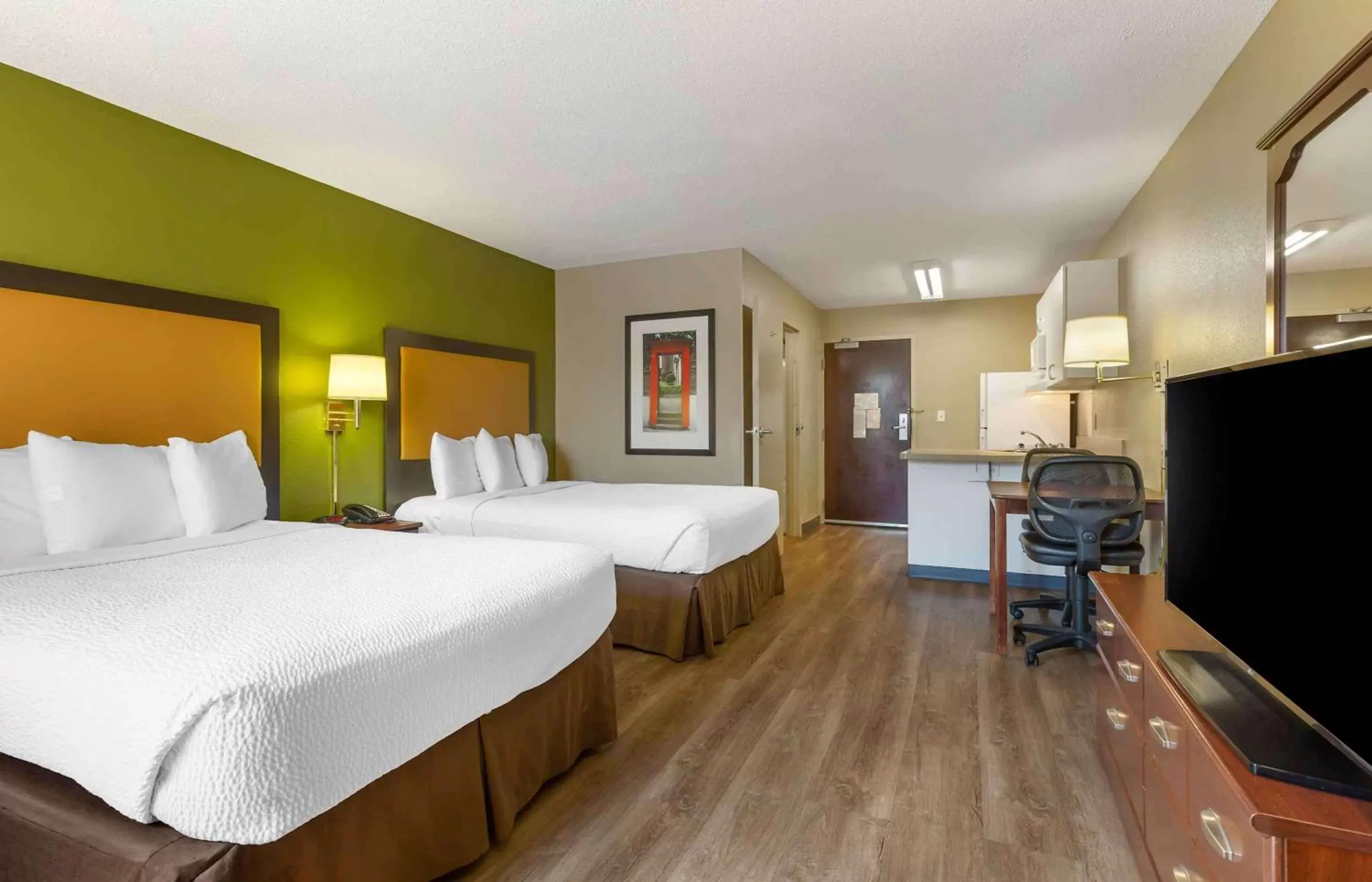 Bedroom, TV/Entertainment Center in Extended Stay America Suites - Providence - Warwick