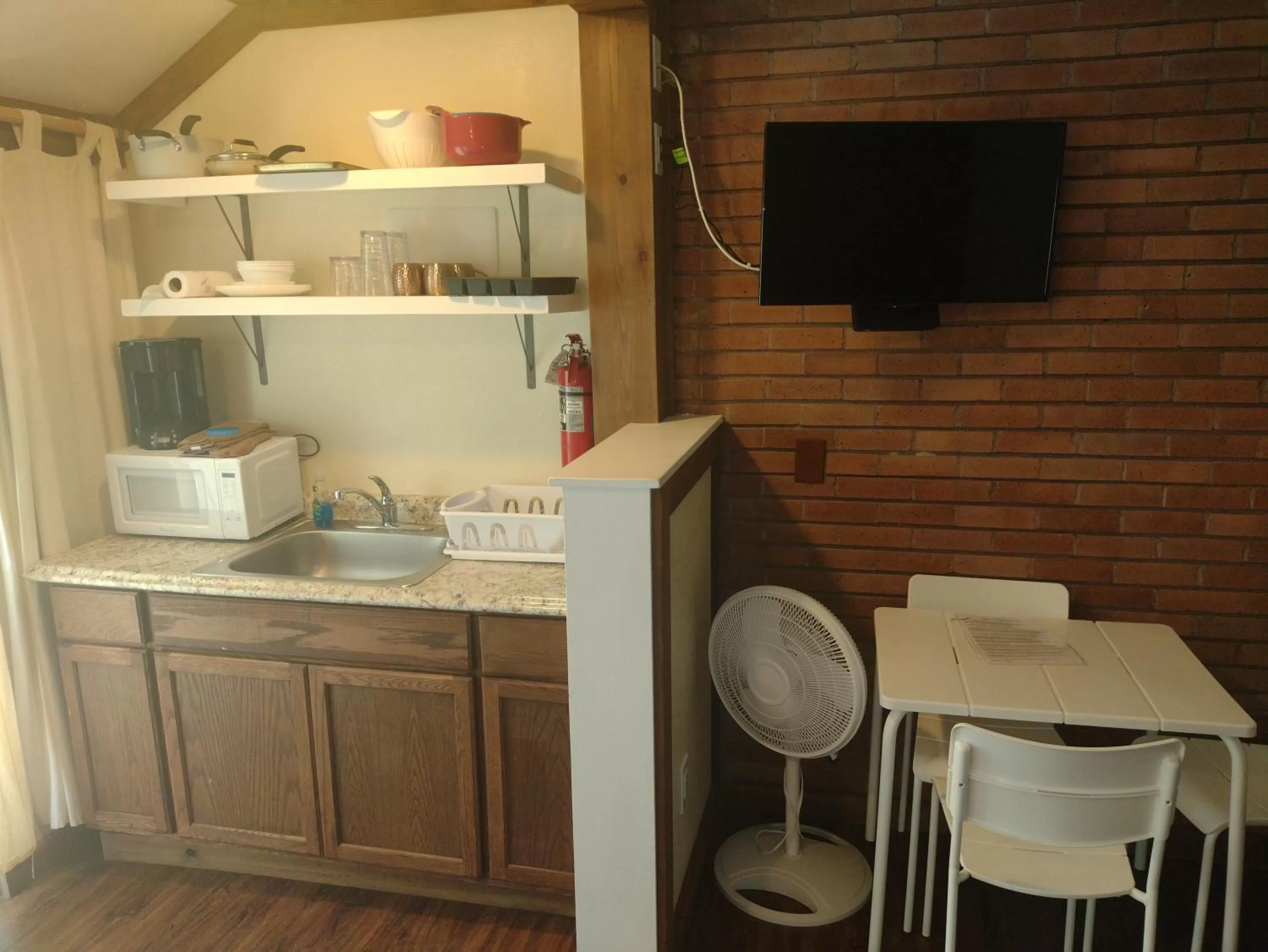 TV and multimedia, Kitchen/Kitchenette in Belles Sea Inn