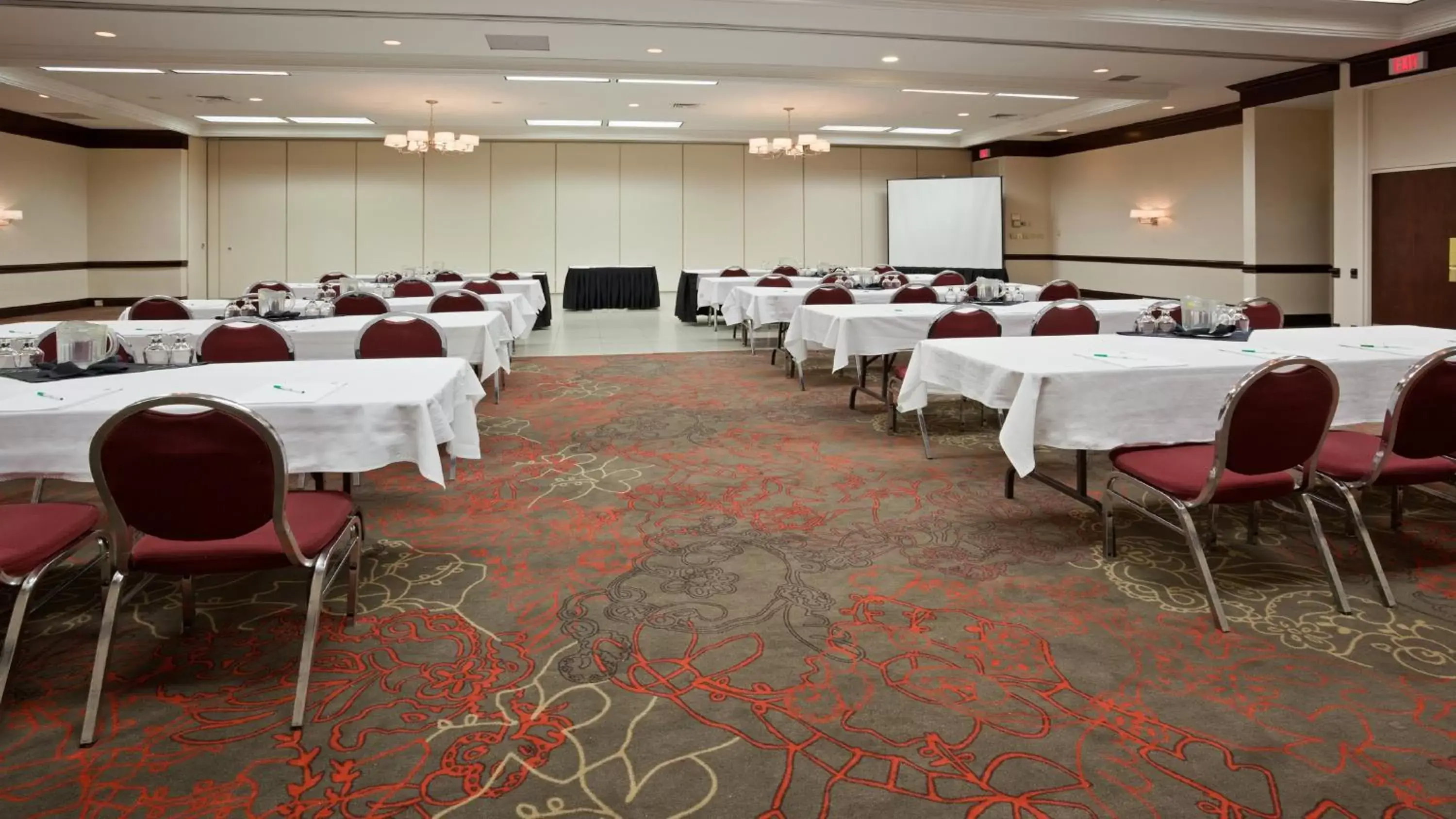 Meeting/conference room in Holiday Inn Burlington Hotel & Conference Centre, an IHG Hotel