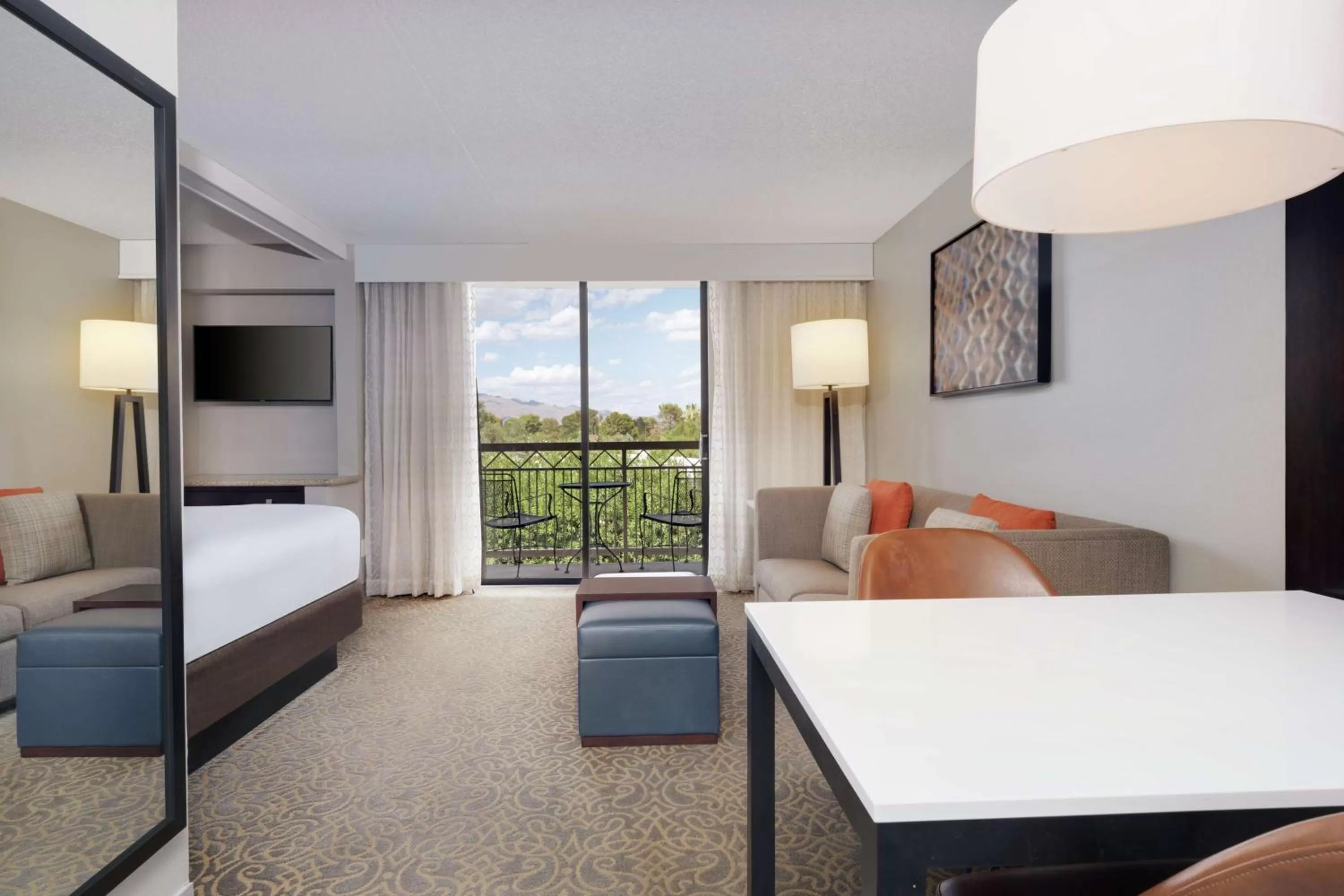 Living room, Bed in Embassy Suites by Hilton Tucson East