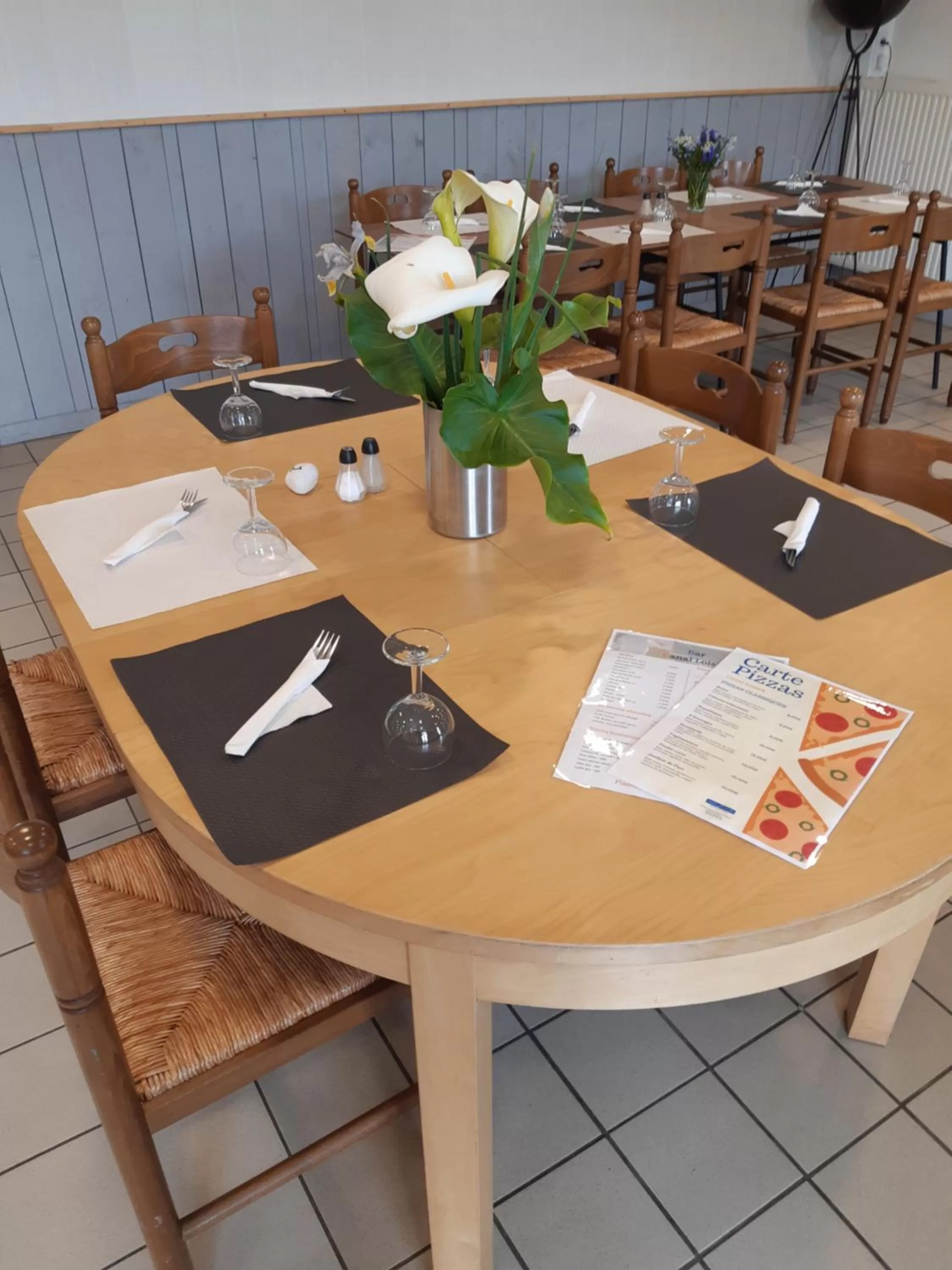 Restaurant/Places to Eat in Les chambres du Bistro du Canal