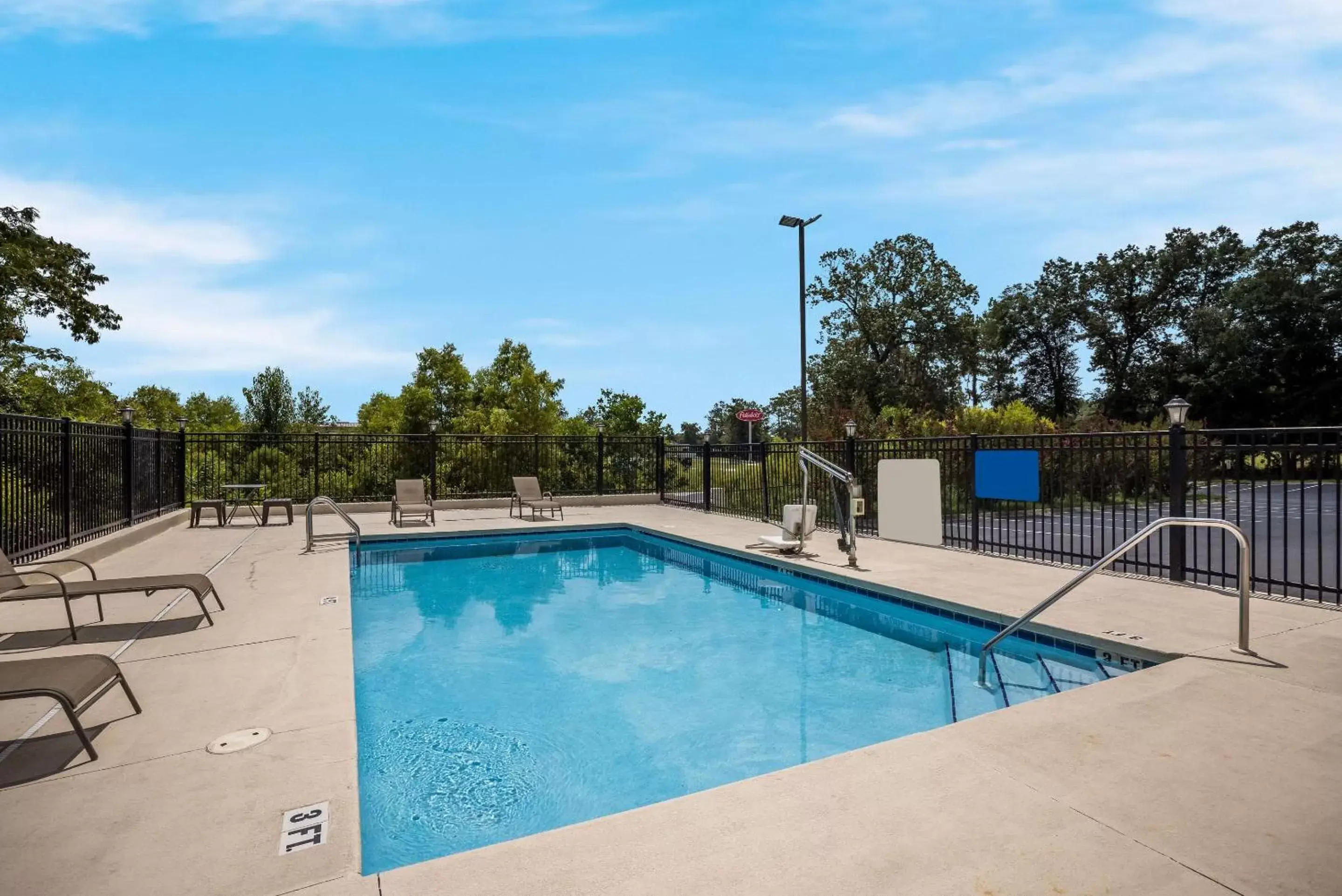 Swimming Pool in Comfort Inn & Suites Midway - Tallahassee West