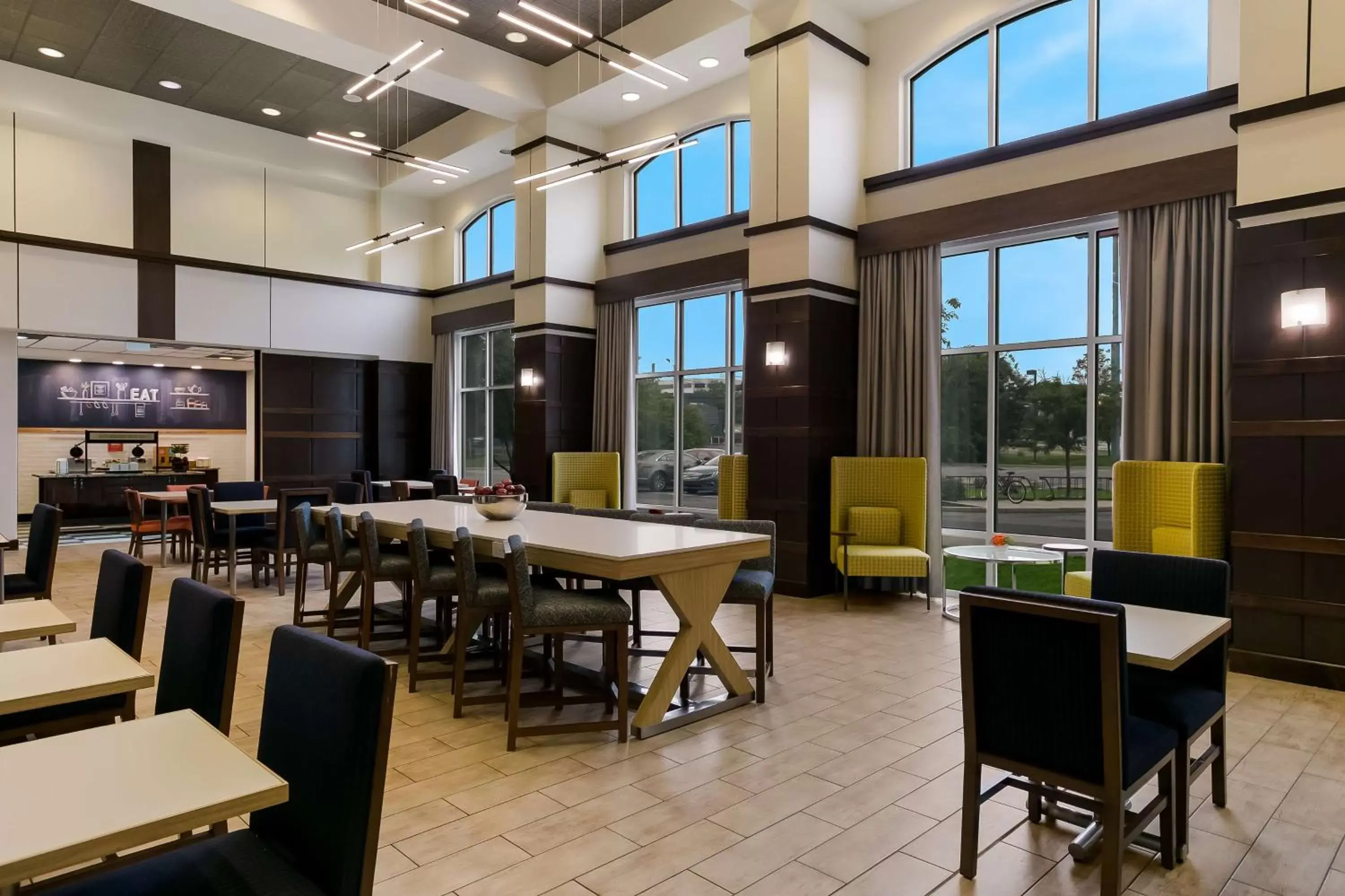 Breakfast, Restaurant/Places to Eat in Hampton Inn & Suites Wilmington Christiana