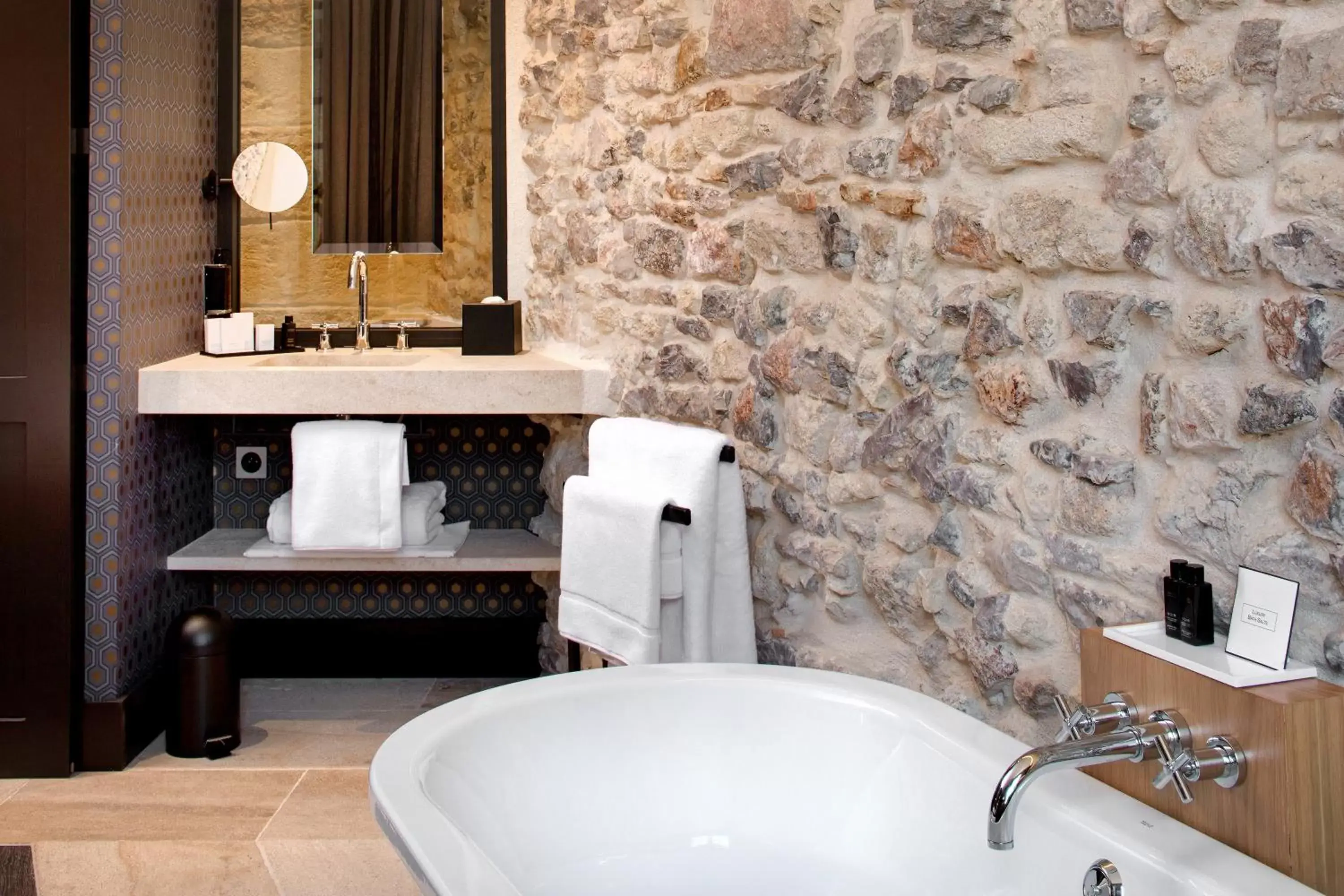 Photo of the whole room, Bathroom in Boutique Hôtel des Remparts & Spa