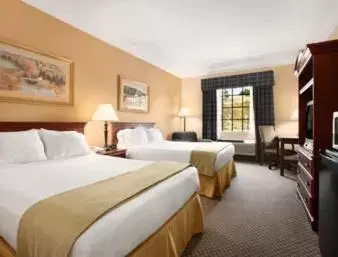 Double Room with Two Double Beds - Non-Smoking in Days Inn by Wyndham Alta Vista